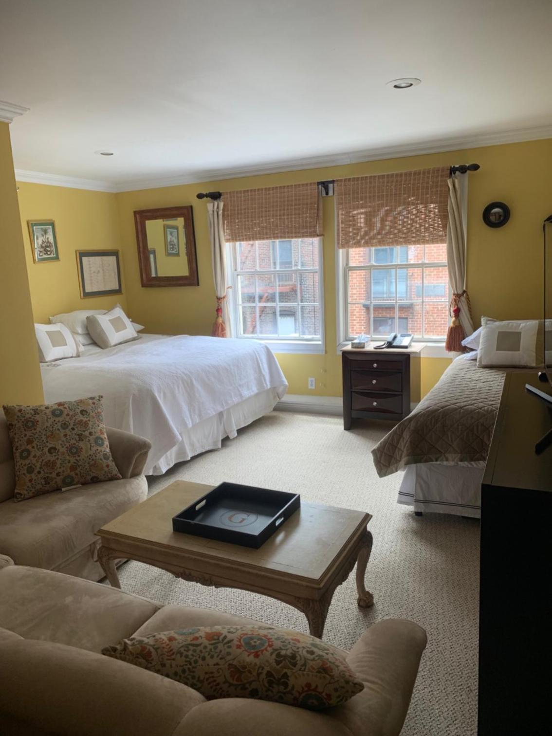 TOWNHOUSE 222