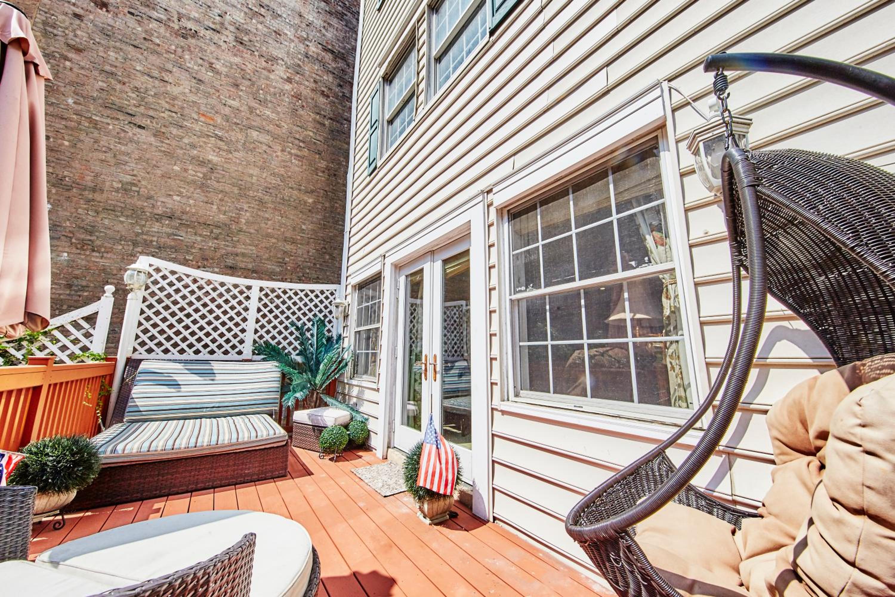 TOWNHOUSE 222