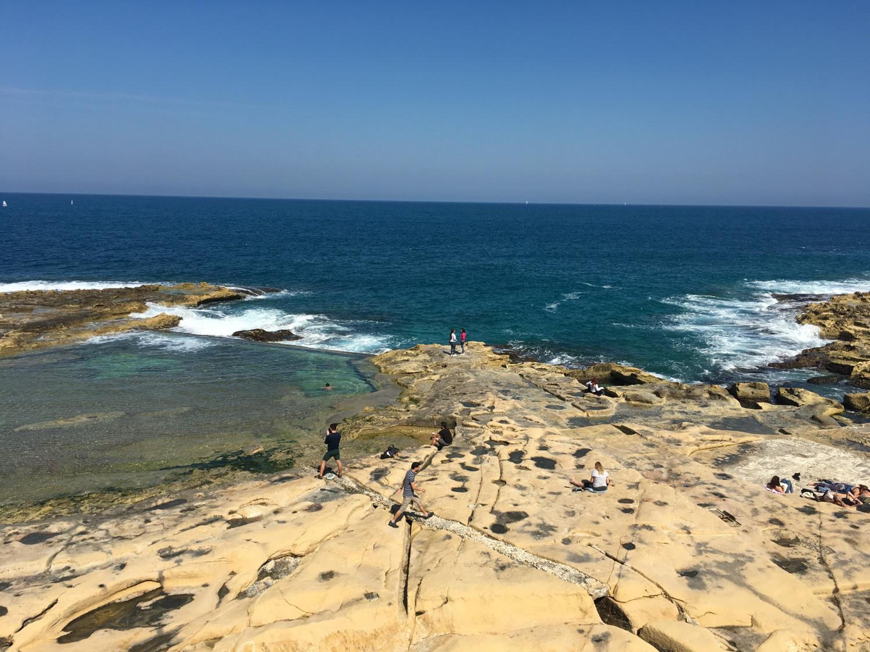 Spacious seaview Sliema Apt, steps from Valletta Ferry