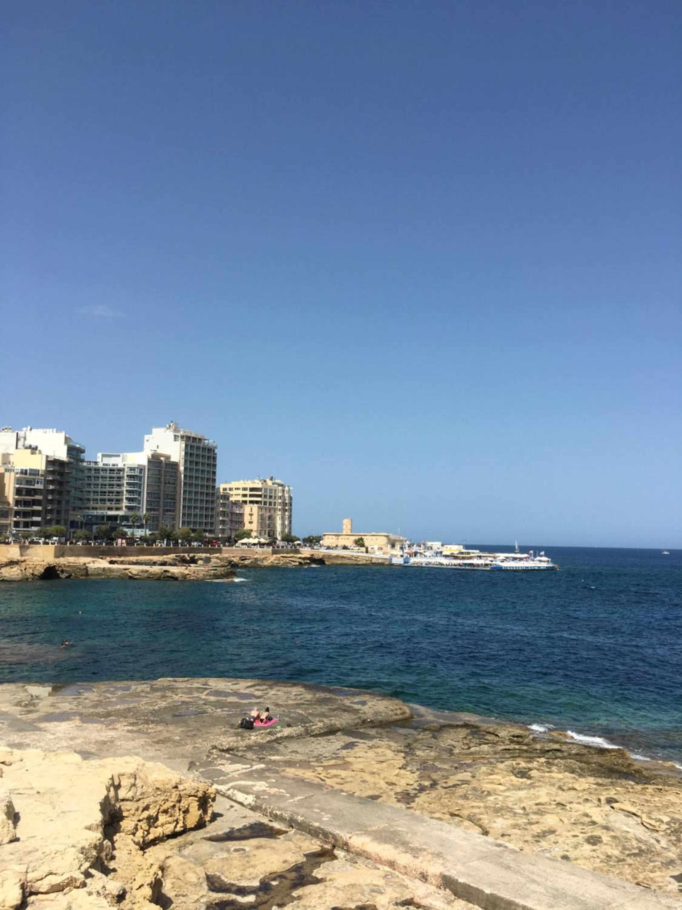 Spacious seaview Sliema Apt, steps from Valletta Ferry