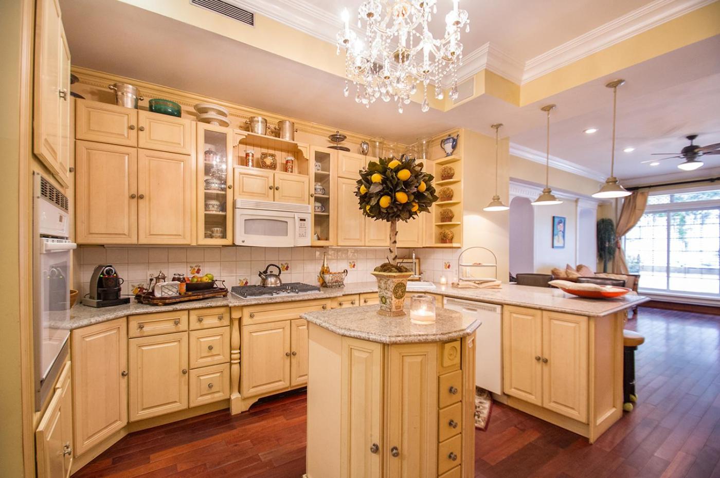 TOWNHOUSE 222