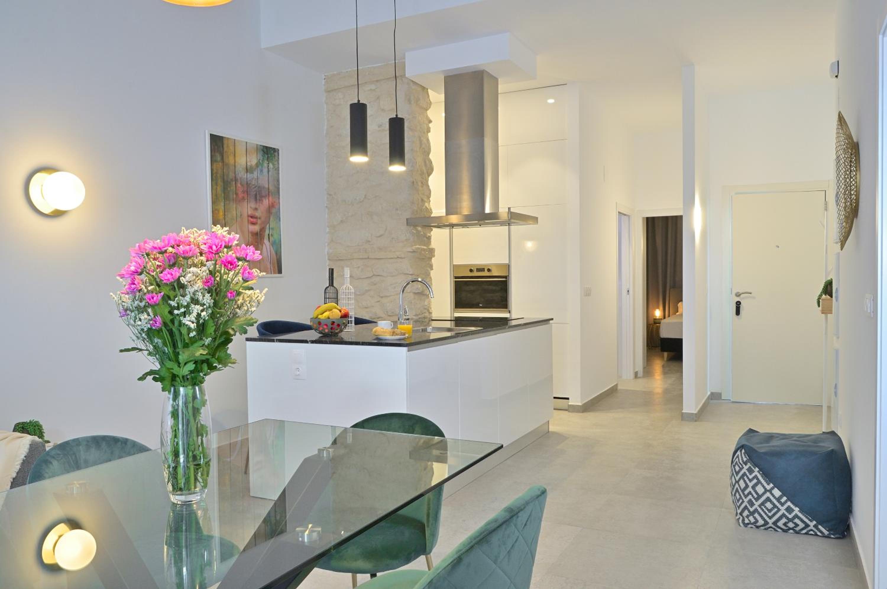 MyFlats Luxury Downtown