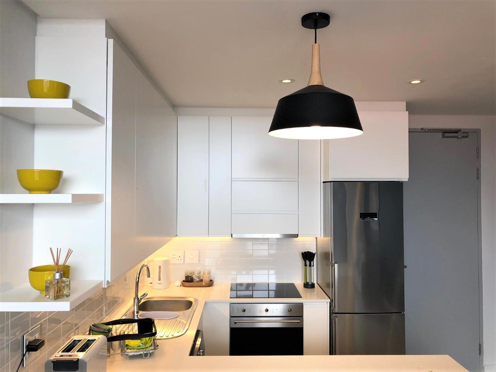 CENTRAL CAPE TOWN, STUNNING DESIGNER APARTMENT