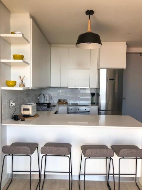 CENTRAL CAPE TOWN, STUNNING DESIGNER APARTMENT