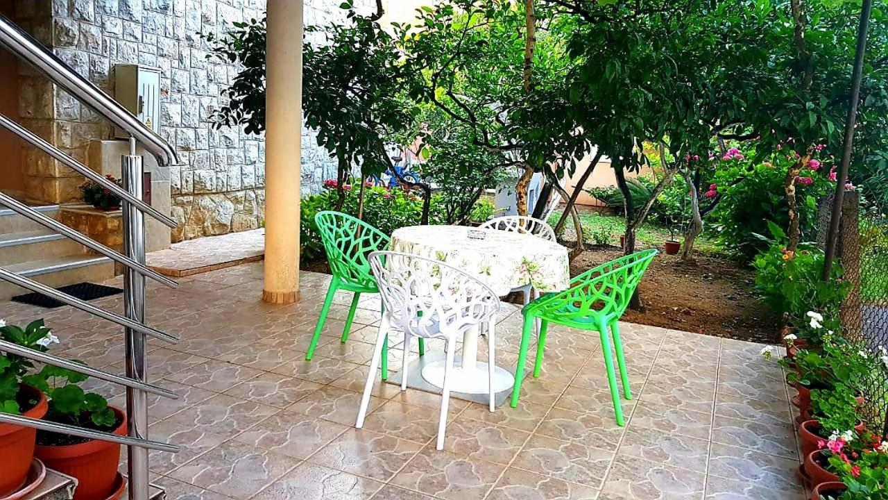El Mar Apartments