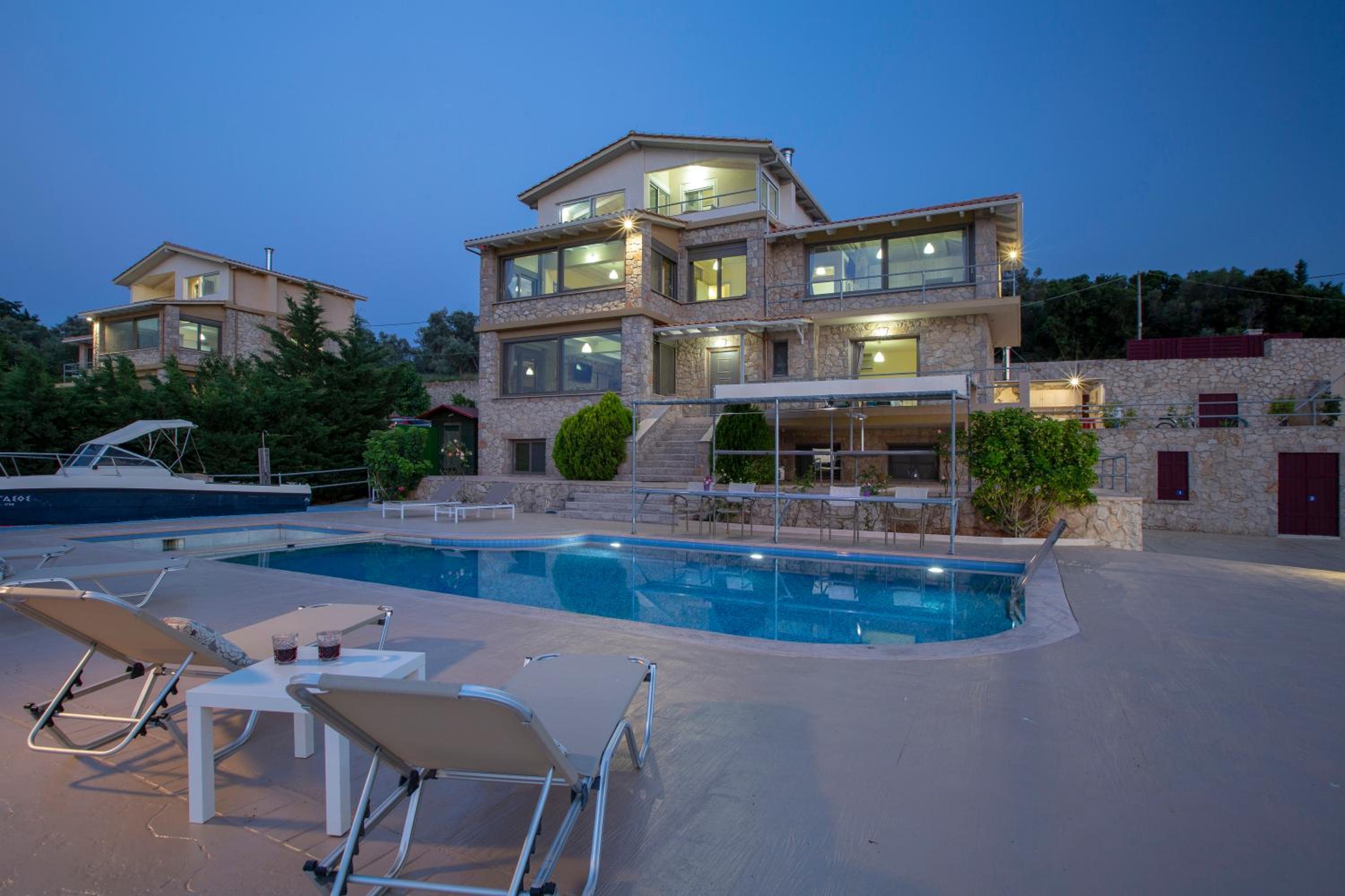 Hotel Silencio Villas - Image 1