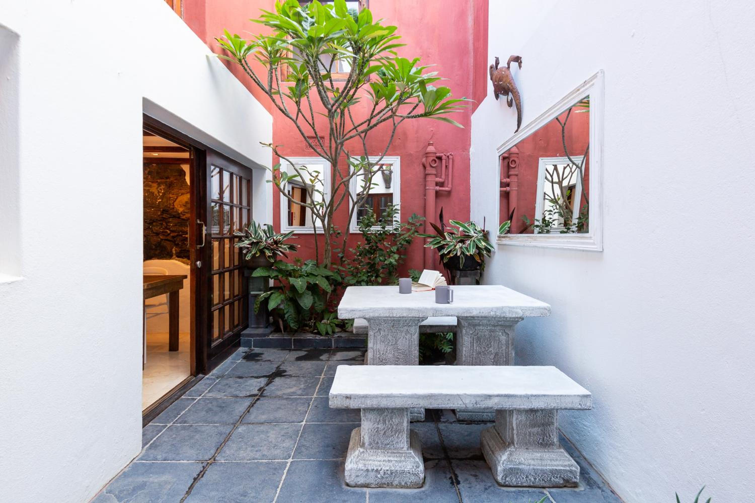 Central CAPE TOWN, Stylish home, with PRIVATE COURTYARD view 5