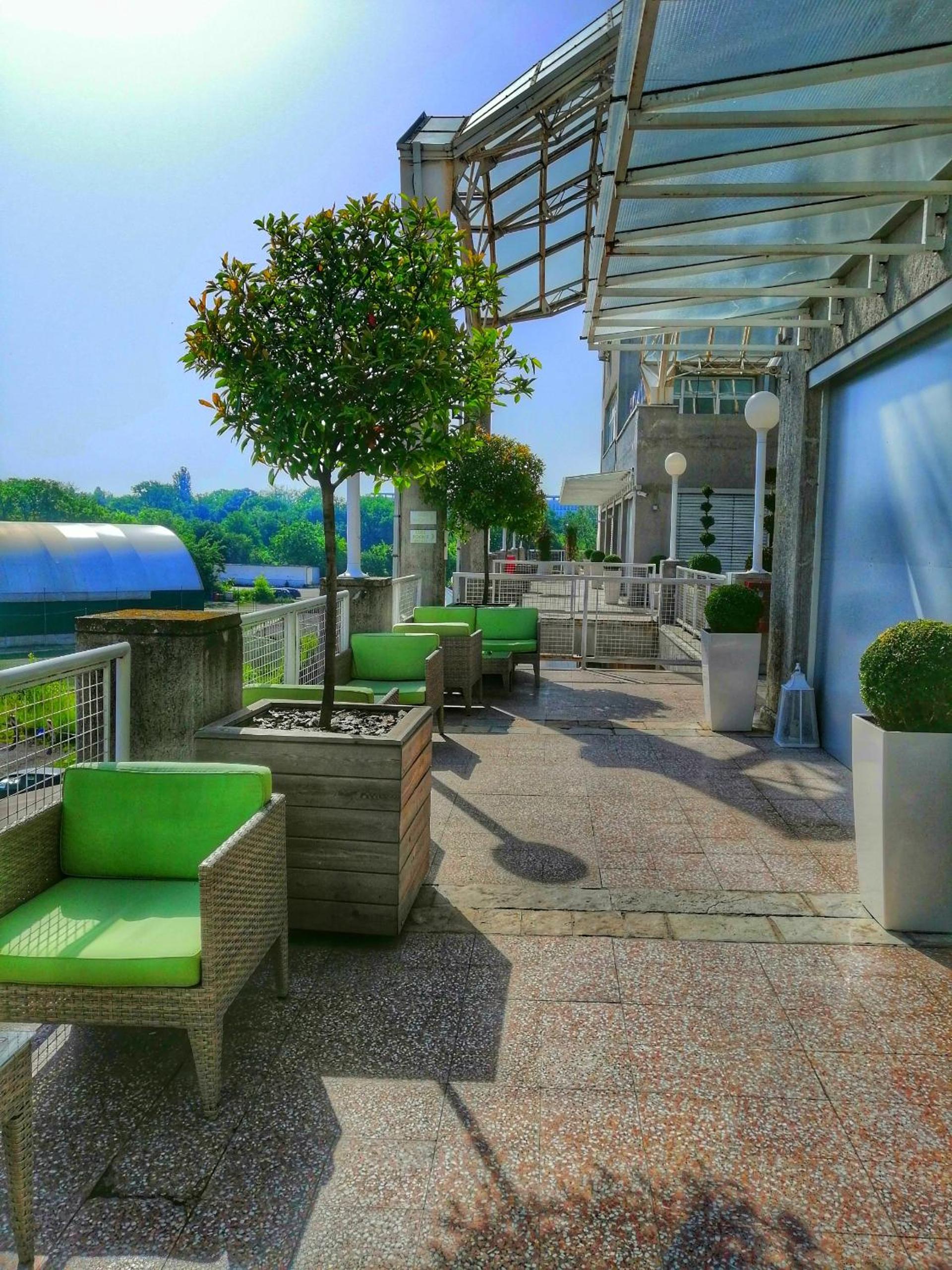 Adresa Suites