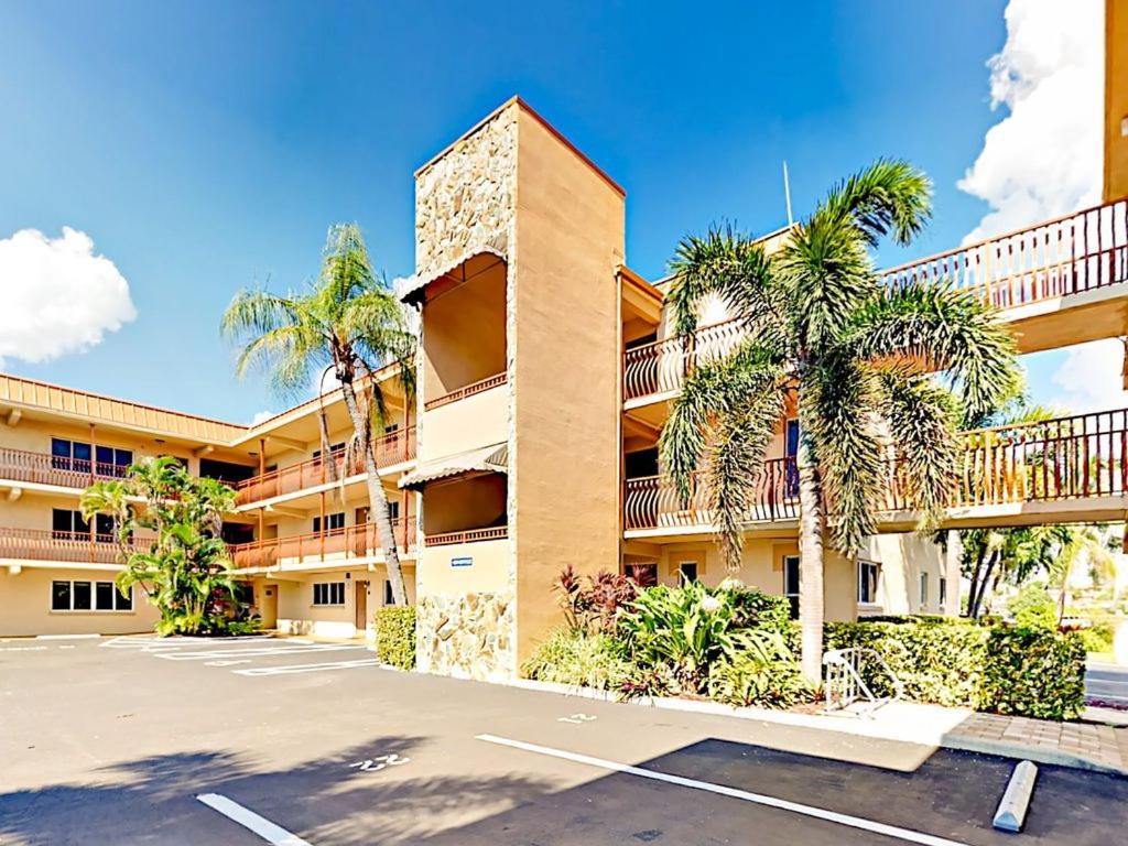 Treasure Island Beach, FL Waterfront Condo Located Steps away from the Intracoastal Waterway view 4