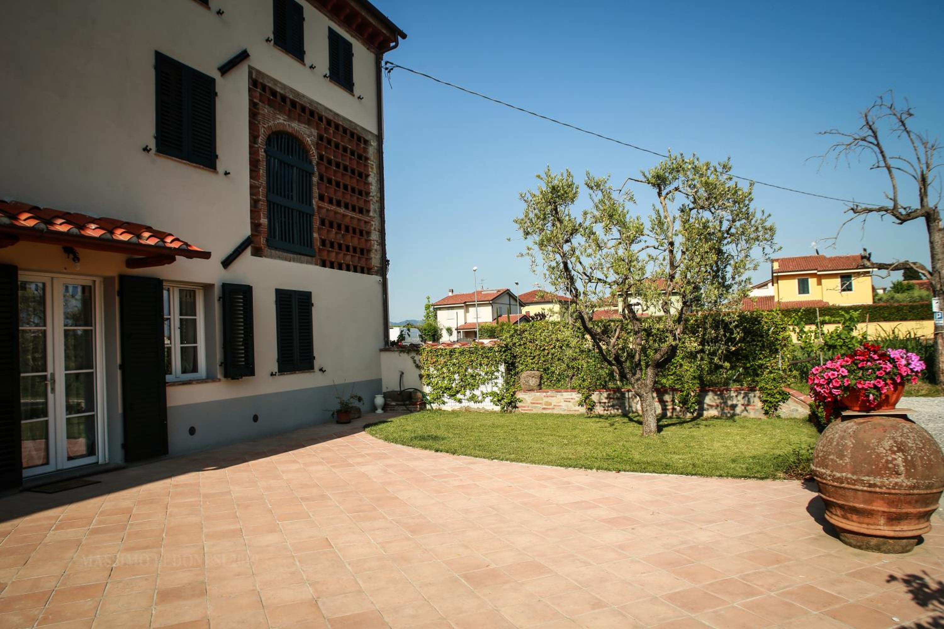 Photo 6