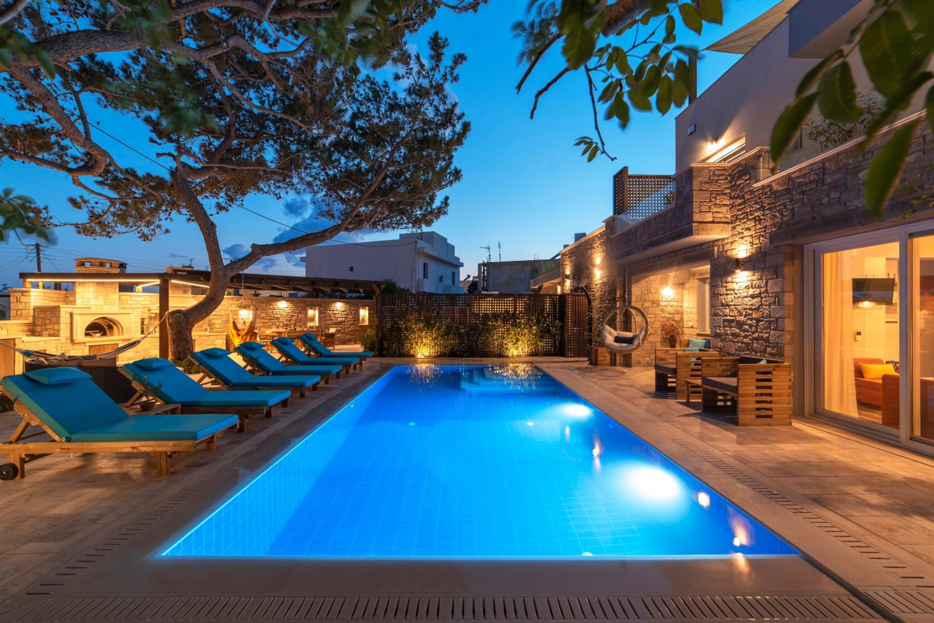 Paradisos luxury villas next to beach view 3