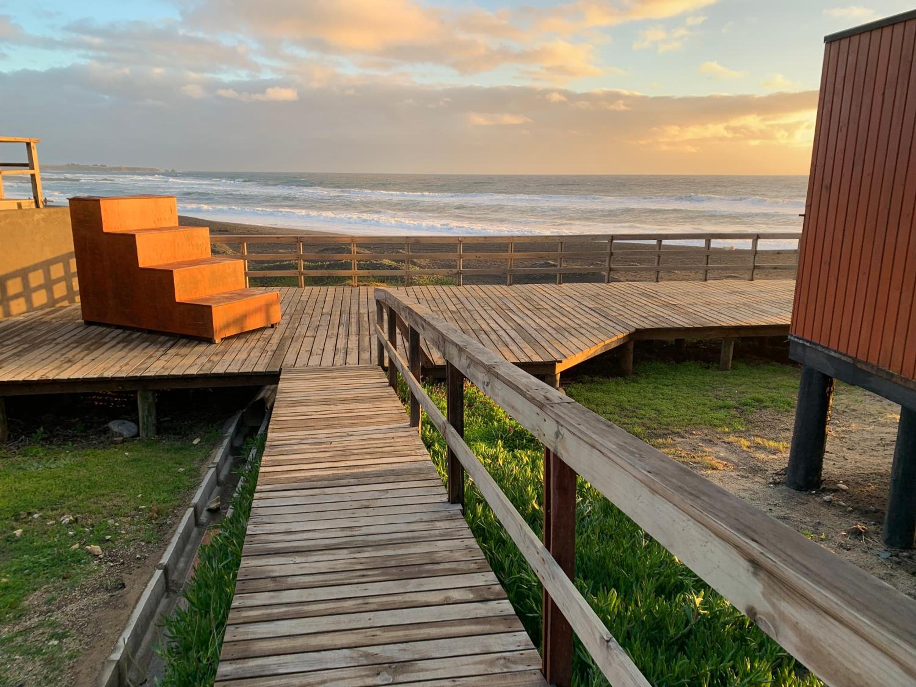 Casa con acceso directo a playa en condominio