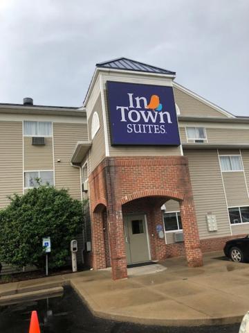 Fairfield Vacations - InTown Suites Extended Stay Cincinnati OH - Fairfield - Property Image 12