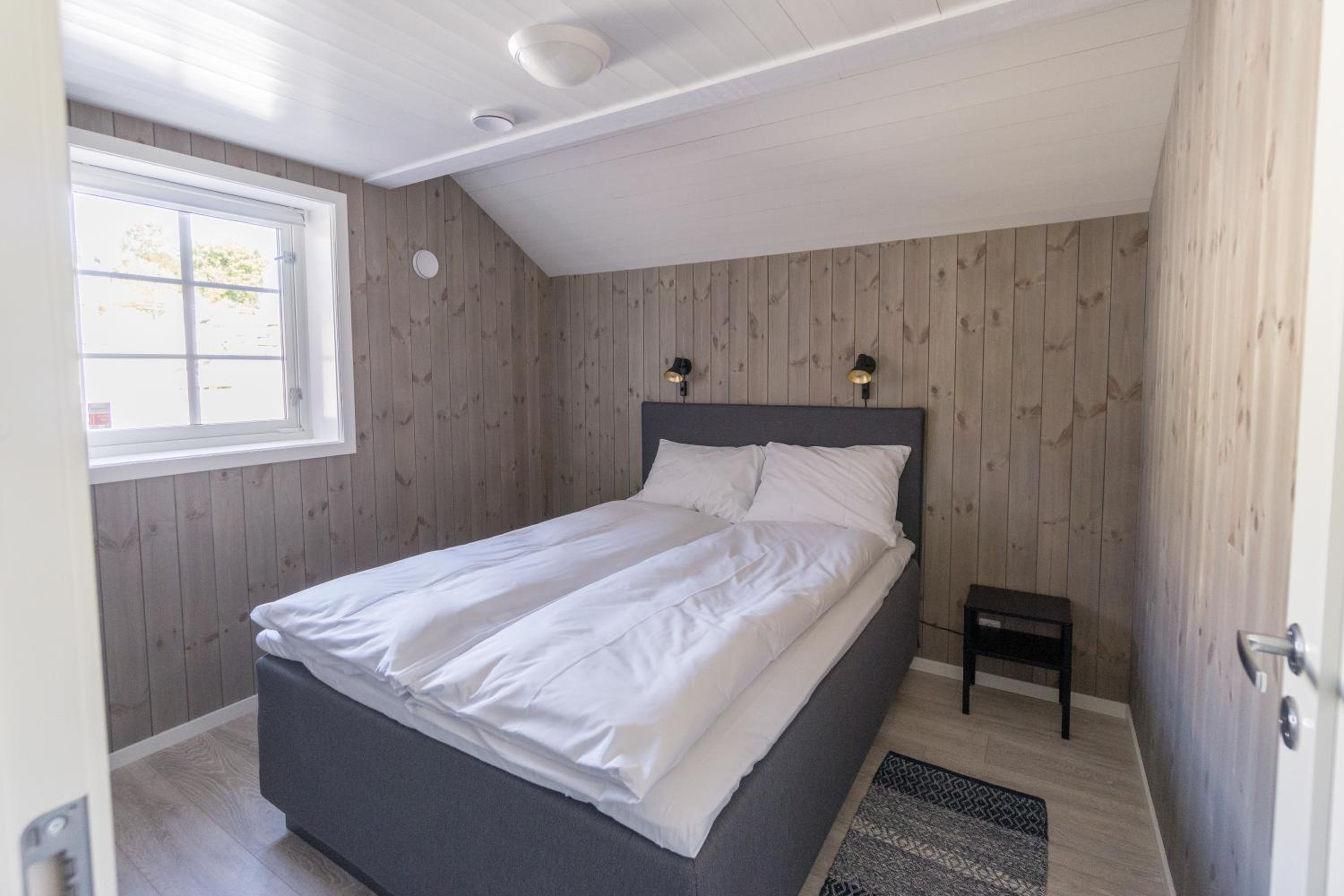 Madelhea Cabin- Seaview Lodge view 5