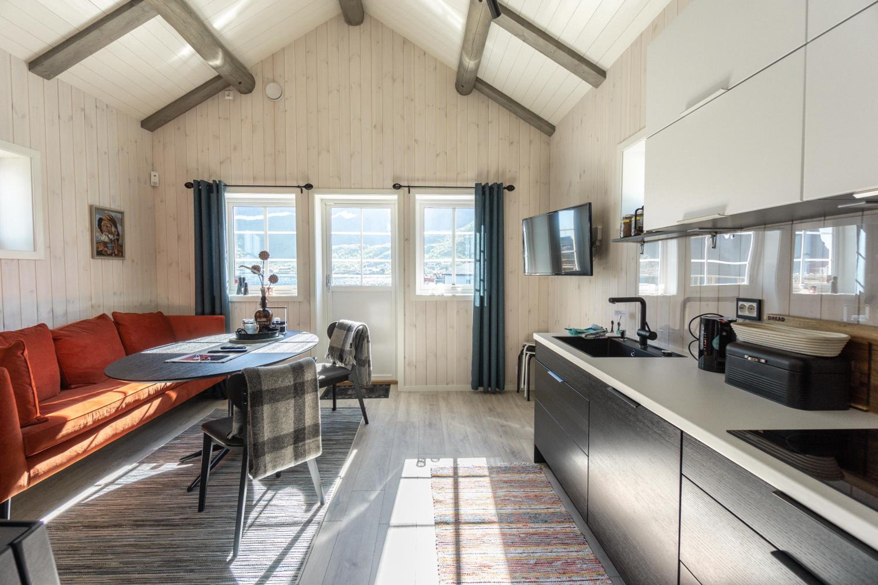 Madelhea Cabin- Seaview Lodge view 2
