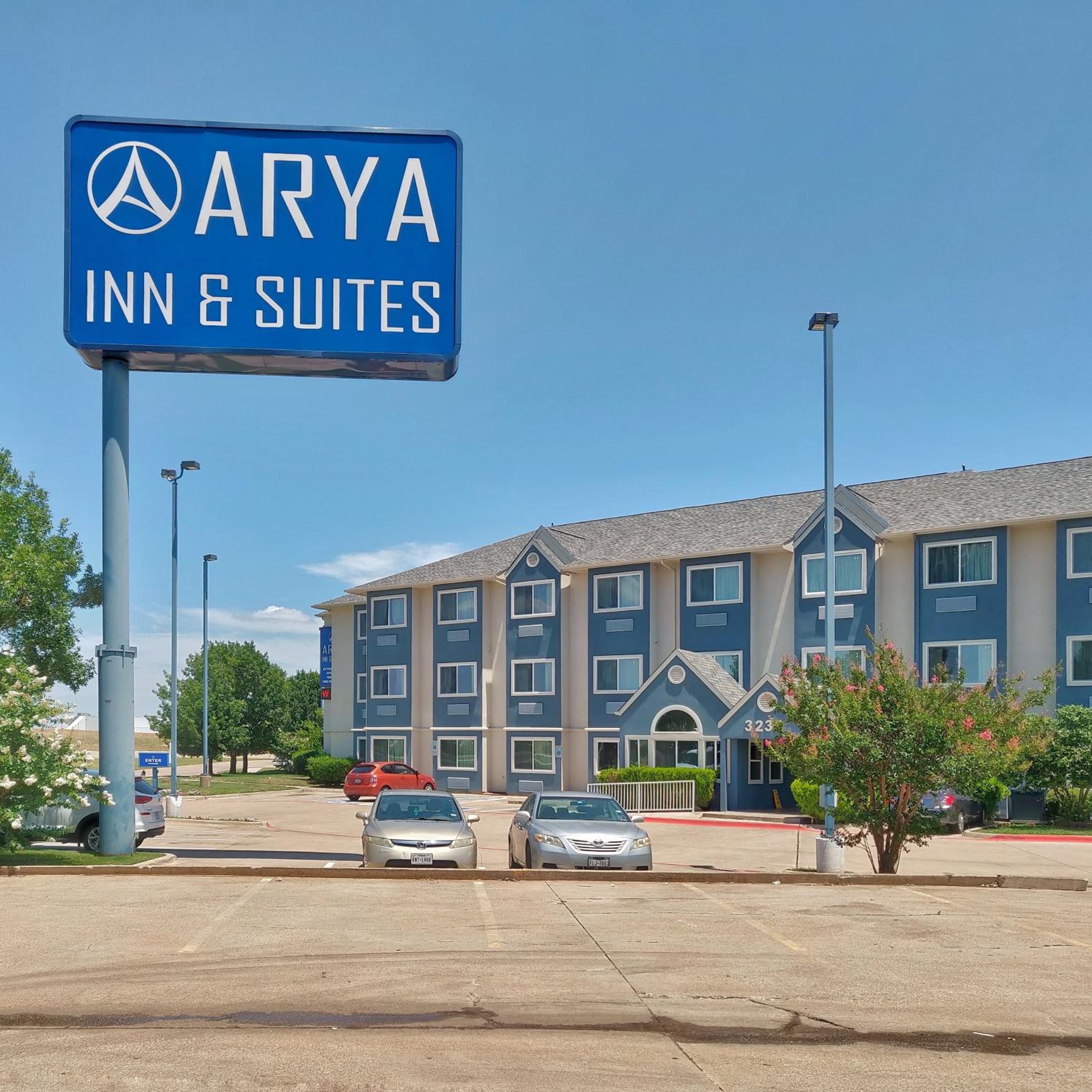 Hotel Arya Inn and Suites - Image 1