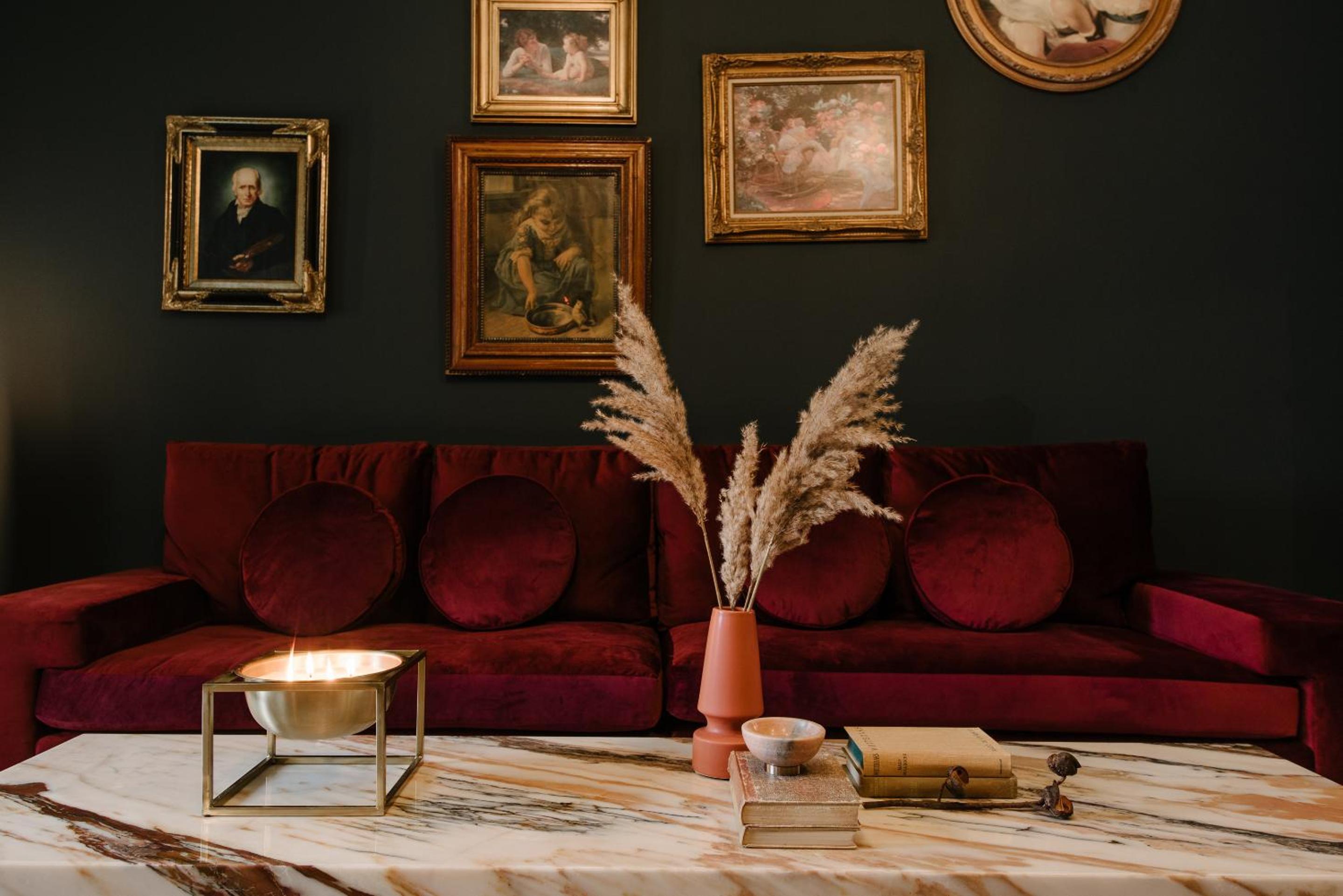 Kingston Vacations - Rosemount Inn - Property Image 4