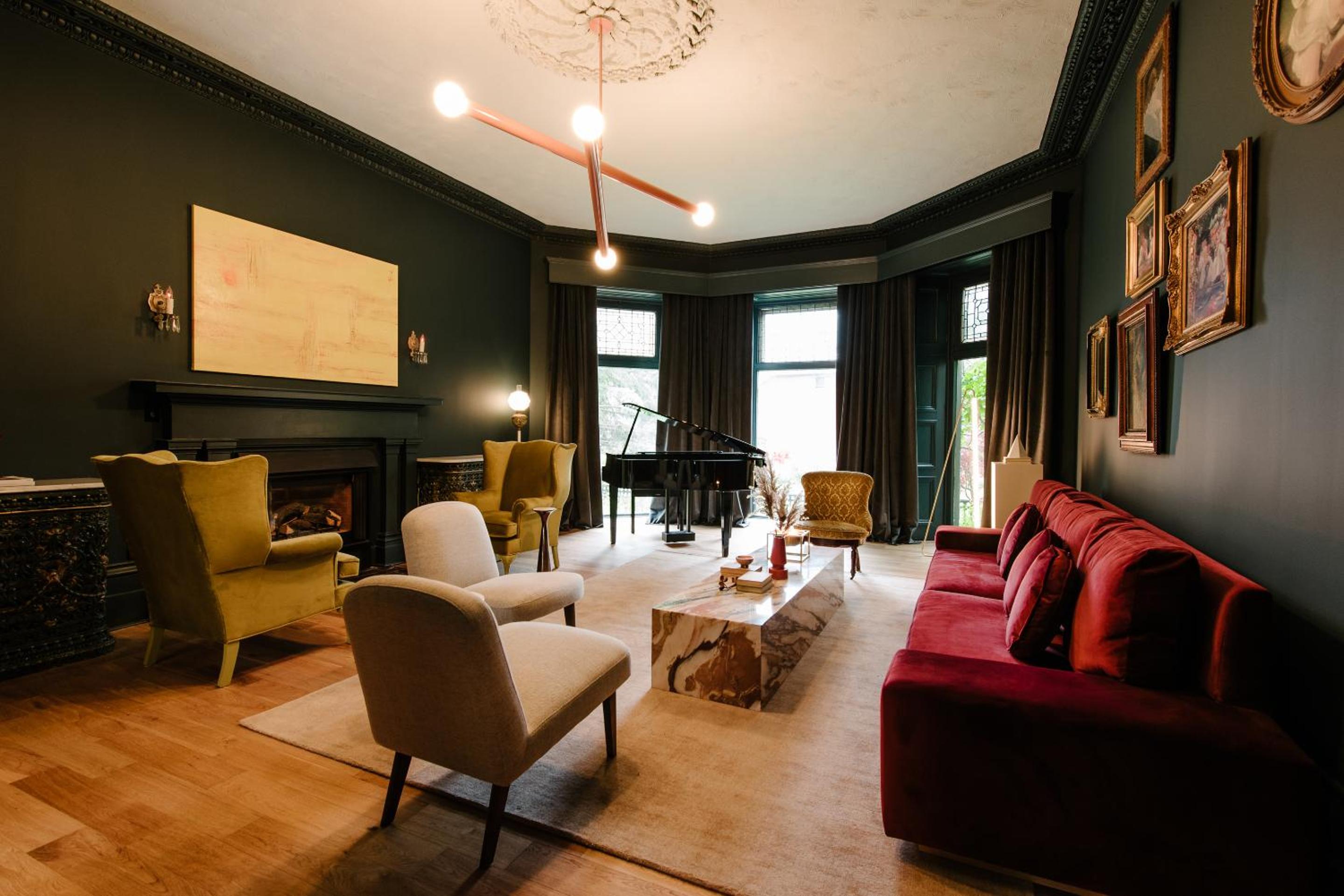 Kingston Vacations - Rosemount Inn - Property Image 2