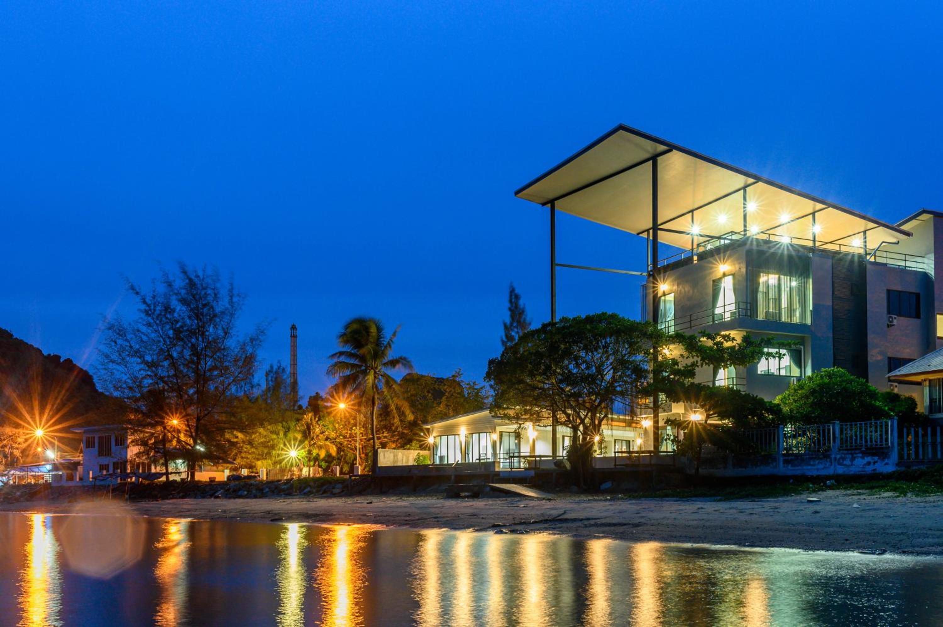 Hotel Aownoi Bay Resort - Image 1