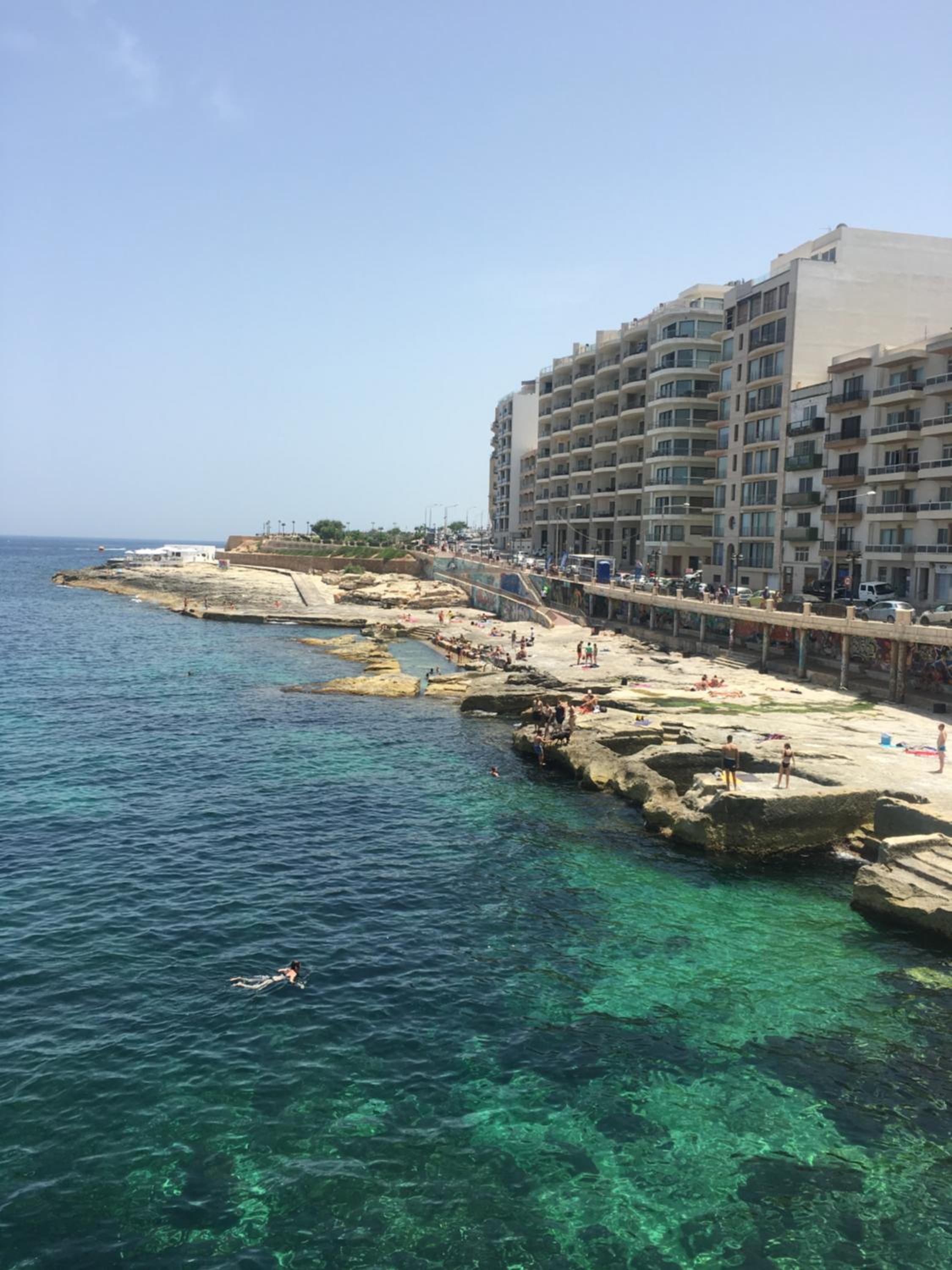 Spacious seaview Sliema Apt, steps from Valletta Ferry