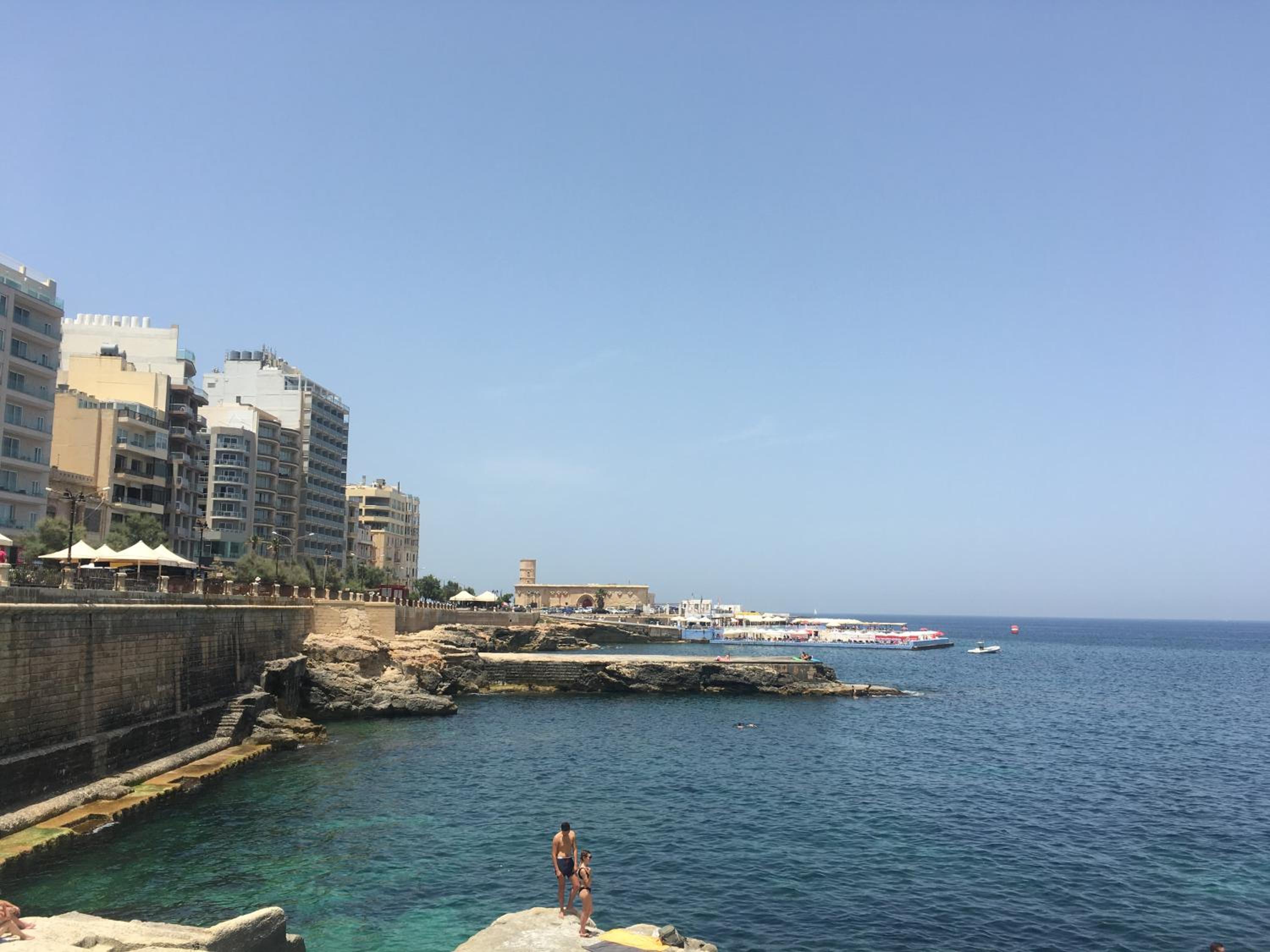 Spacious seaview Sliema Apt, steps from Valletta Ferry
