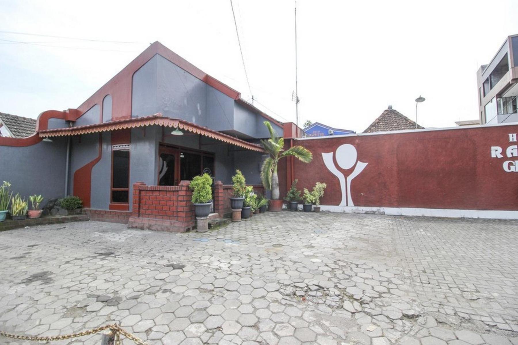 RedDoorz at Hotel Raditia Graha Yogyakarta view 3