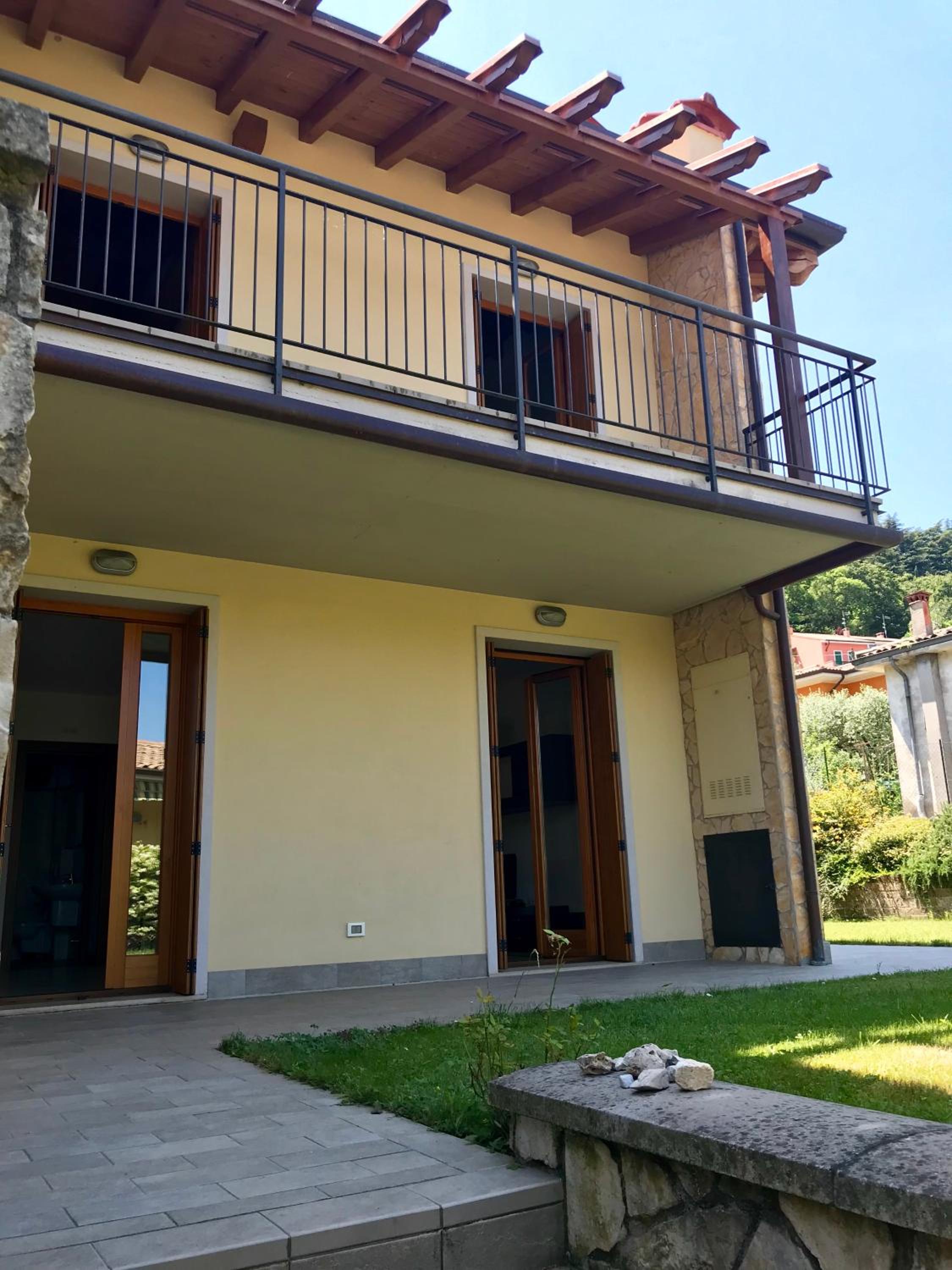 Villetta Iris view 2