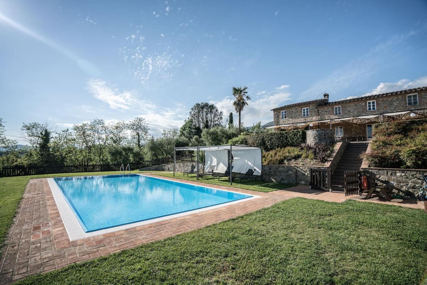 Ampio appartamento completamente rinnovato con vista e piscina view 3
