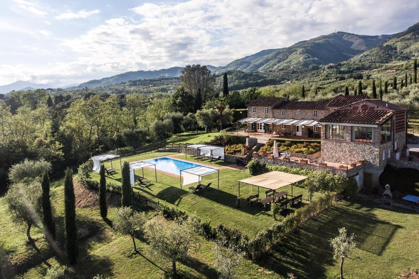 Ampio appartamento completamente rinnovato con vista e piscina view 2