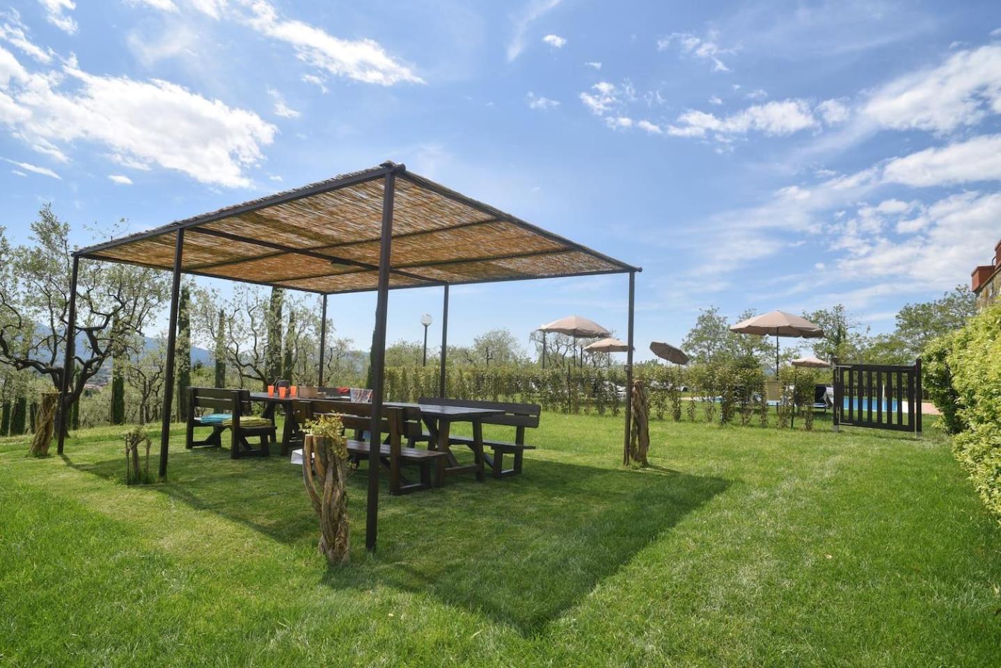 Ampio appartamento completamente rinnovato con vista e piscina view 4
