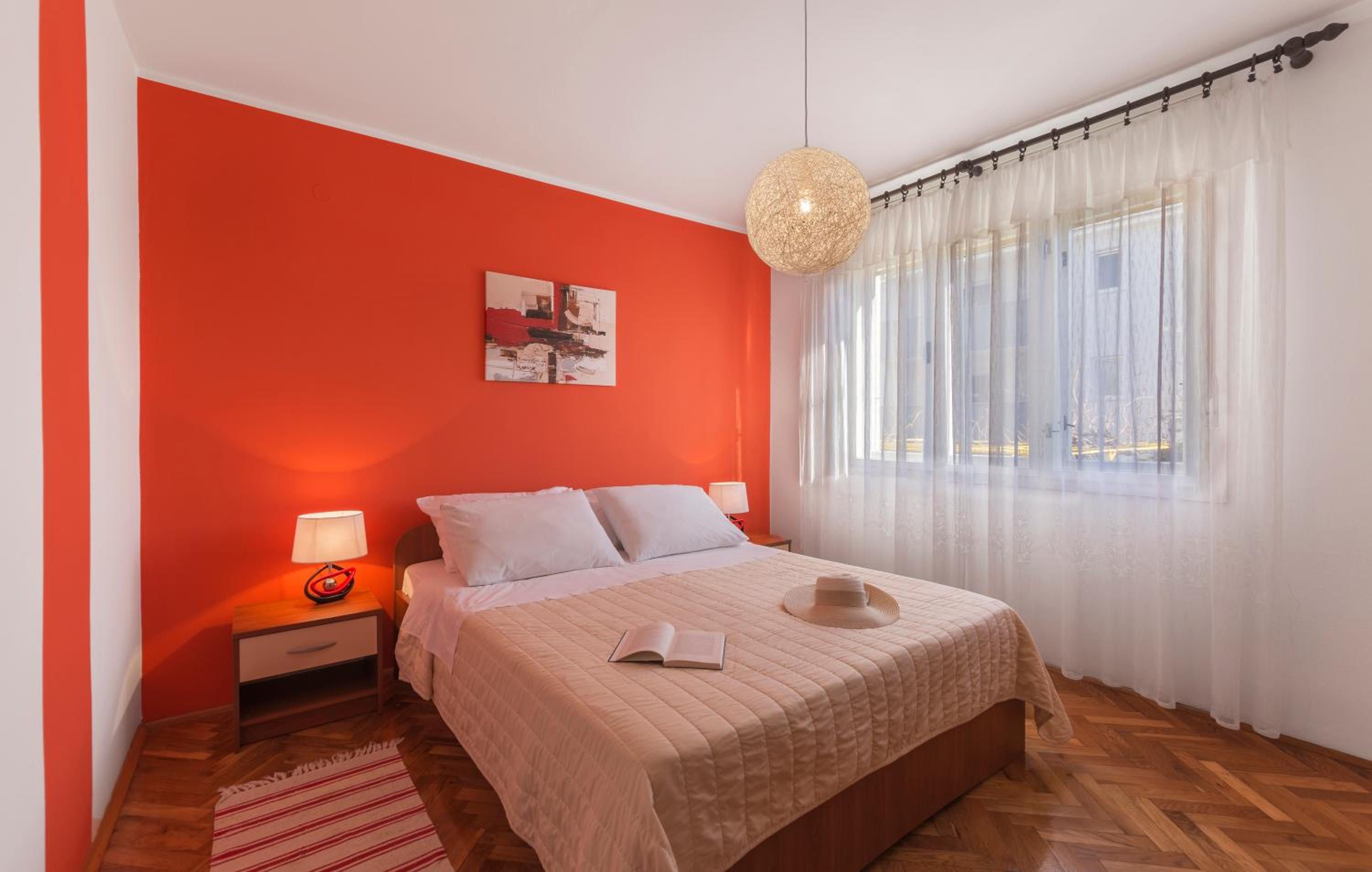 Two bedroom apartment, nice neighborhood, free parking, WiFi view 2