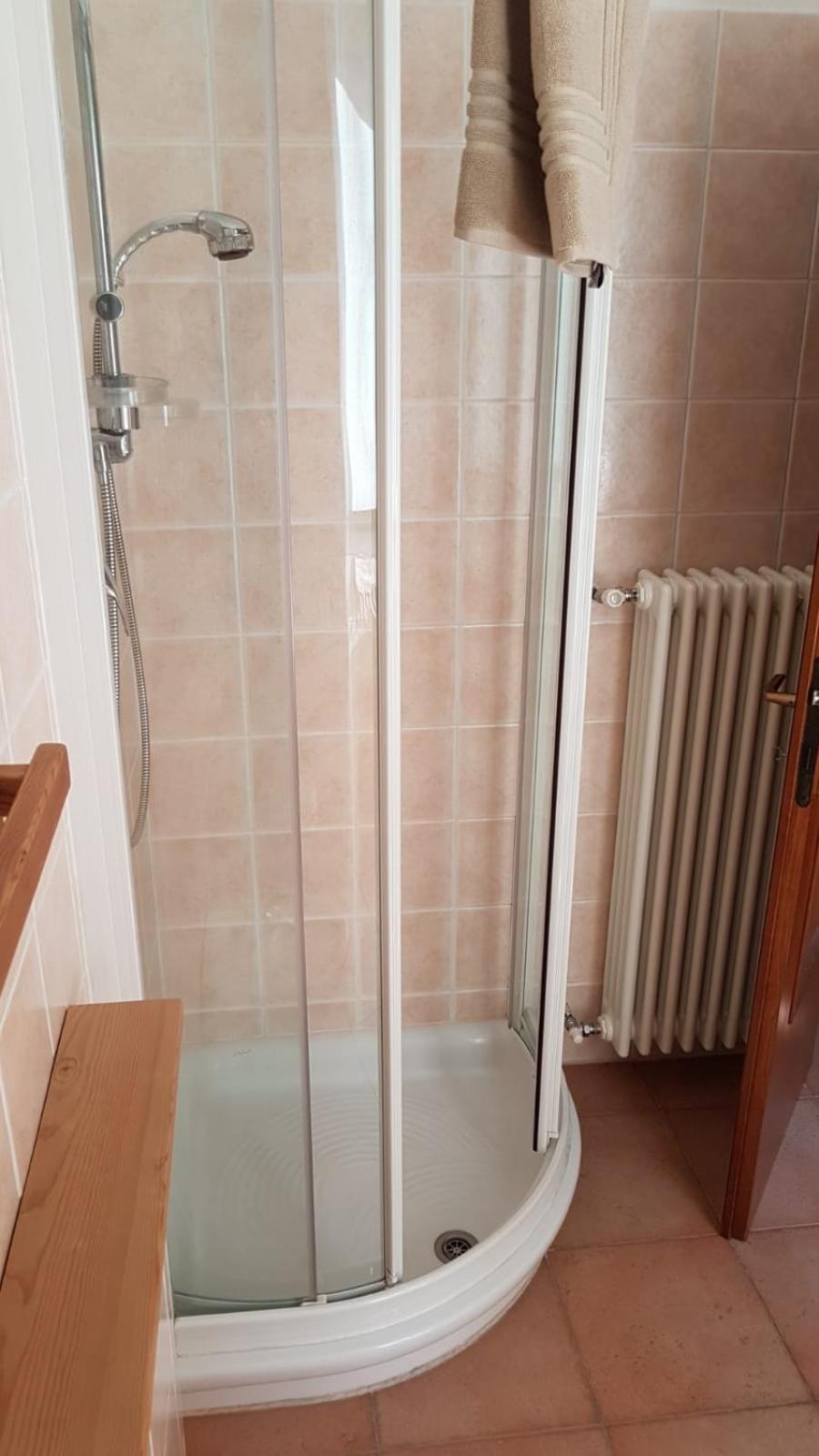 Alisea Home en Pinzolo — bathroom