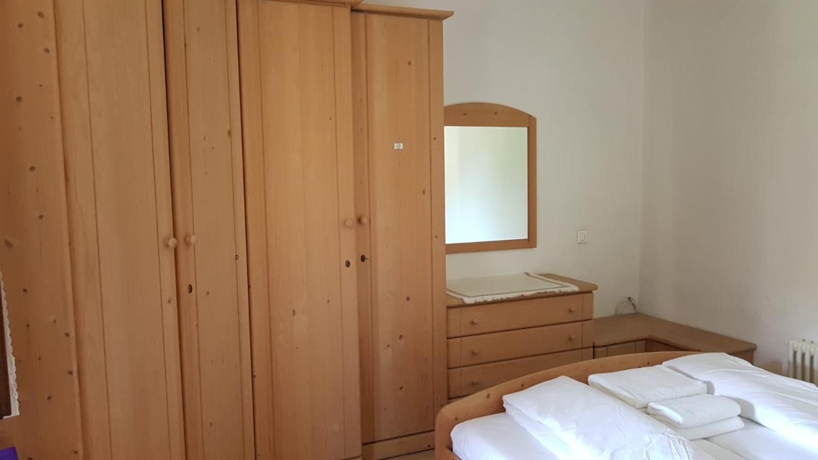 Alisea Home en Pinzolo — hotel room