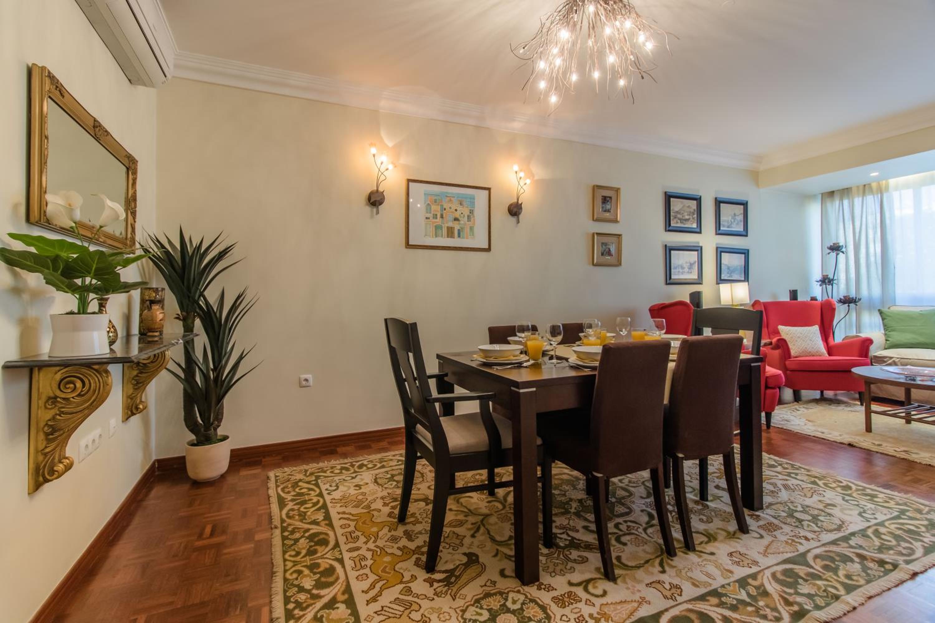 Telheiras Classic Retreat — Lisbon