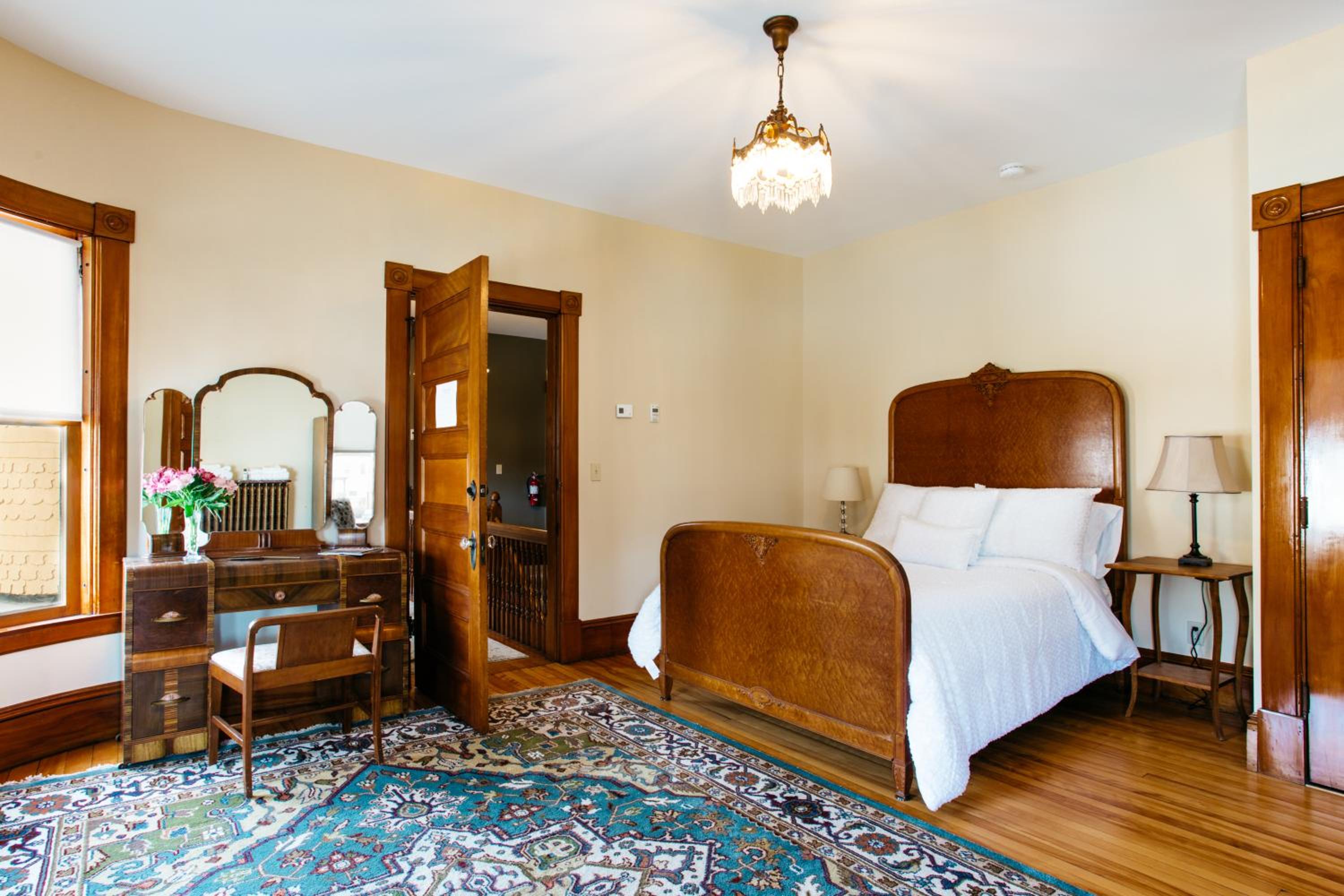 Reynolds House Inn view 4