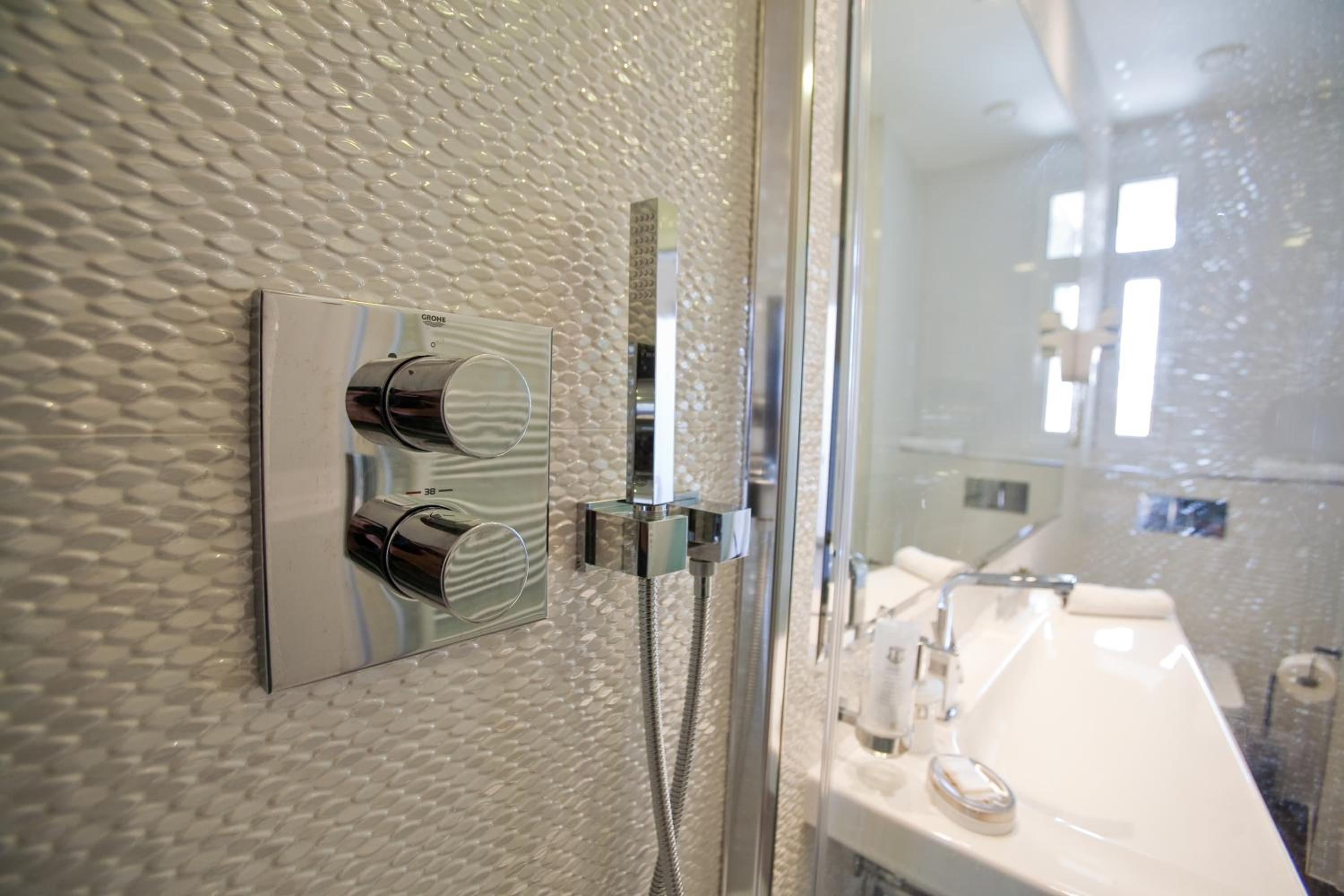 Speruna Luxury Inn