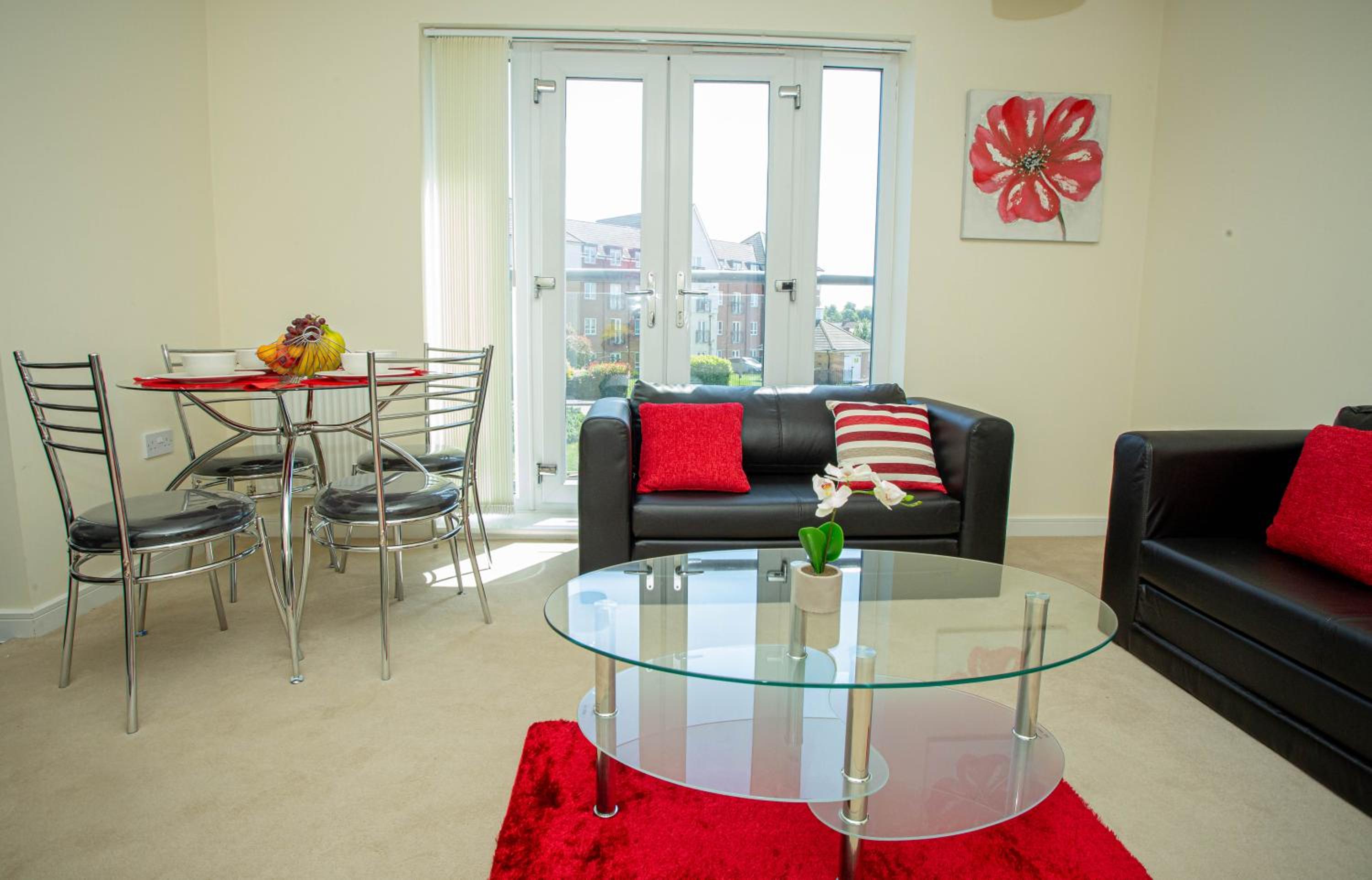 Lake View Apartment view 4