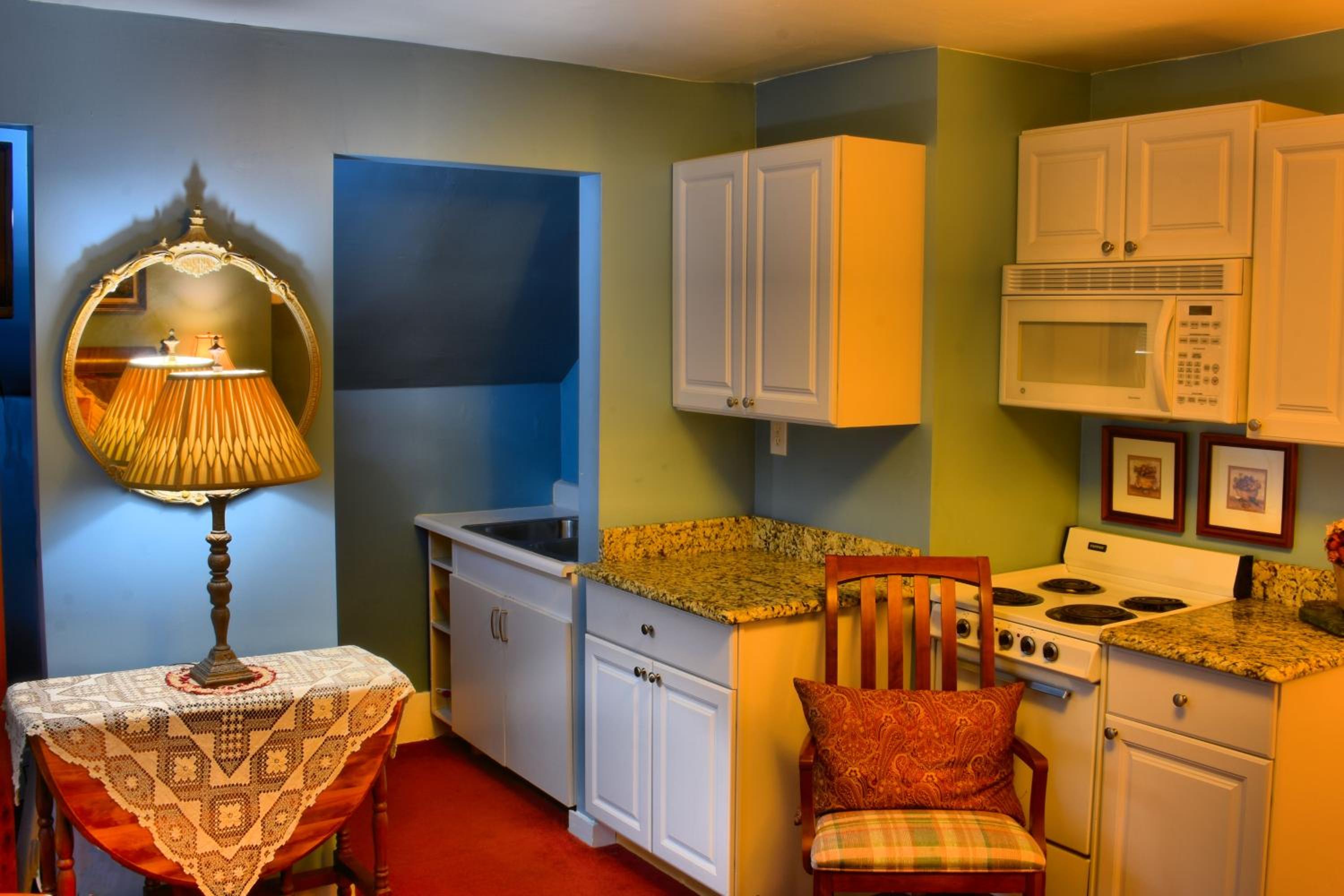 Cedar City Vacations - Bard's Inn - Property Image 9