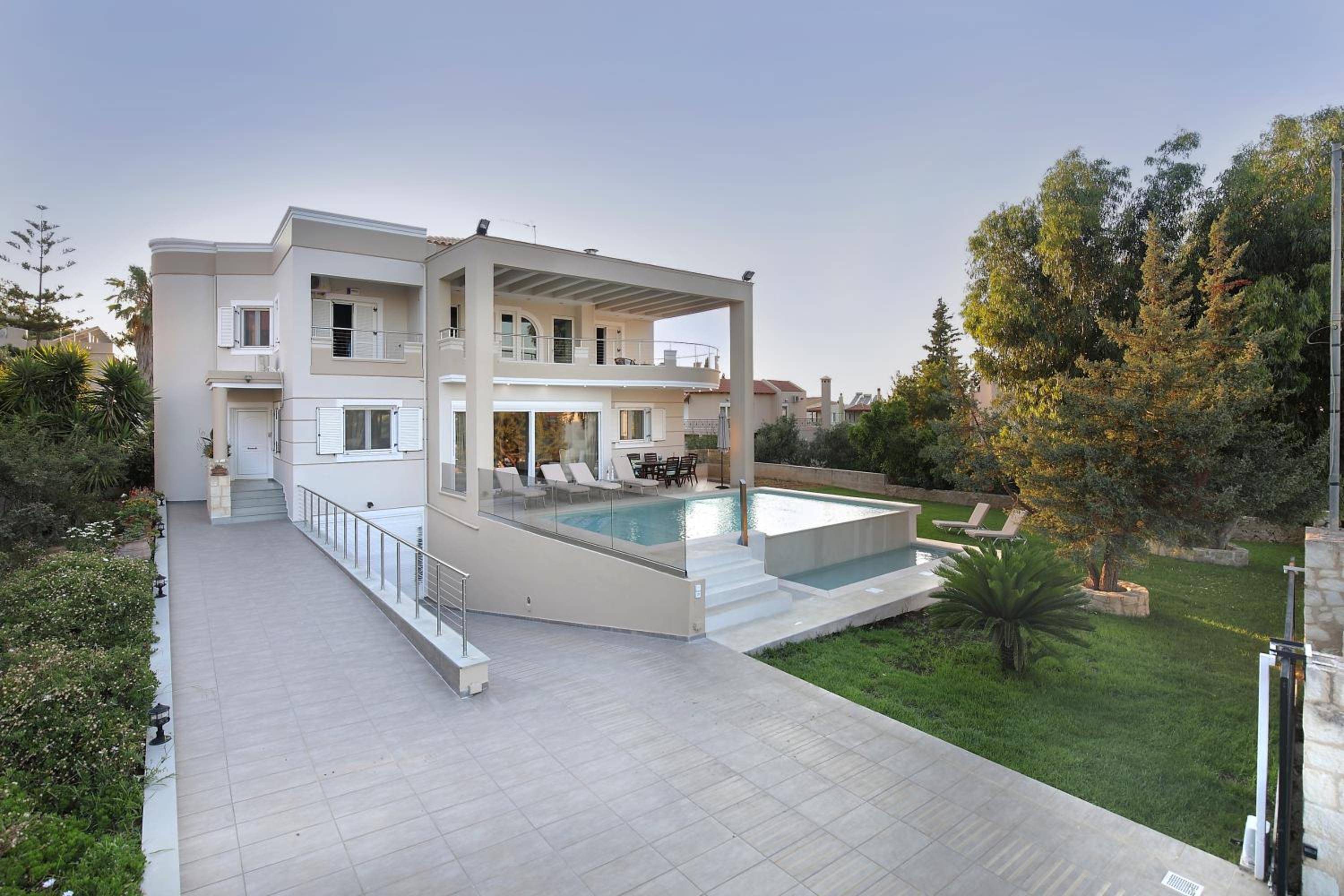 Hotel Cedar Tree Villa - Image 1