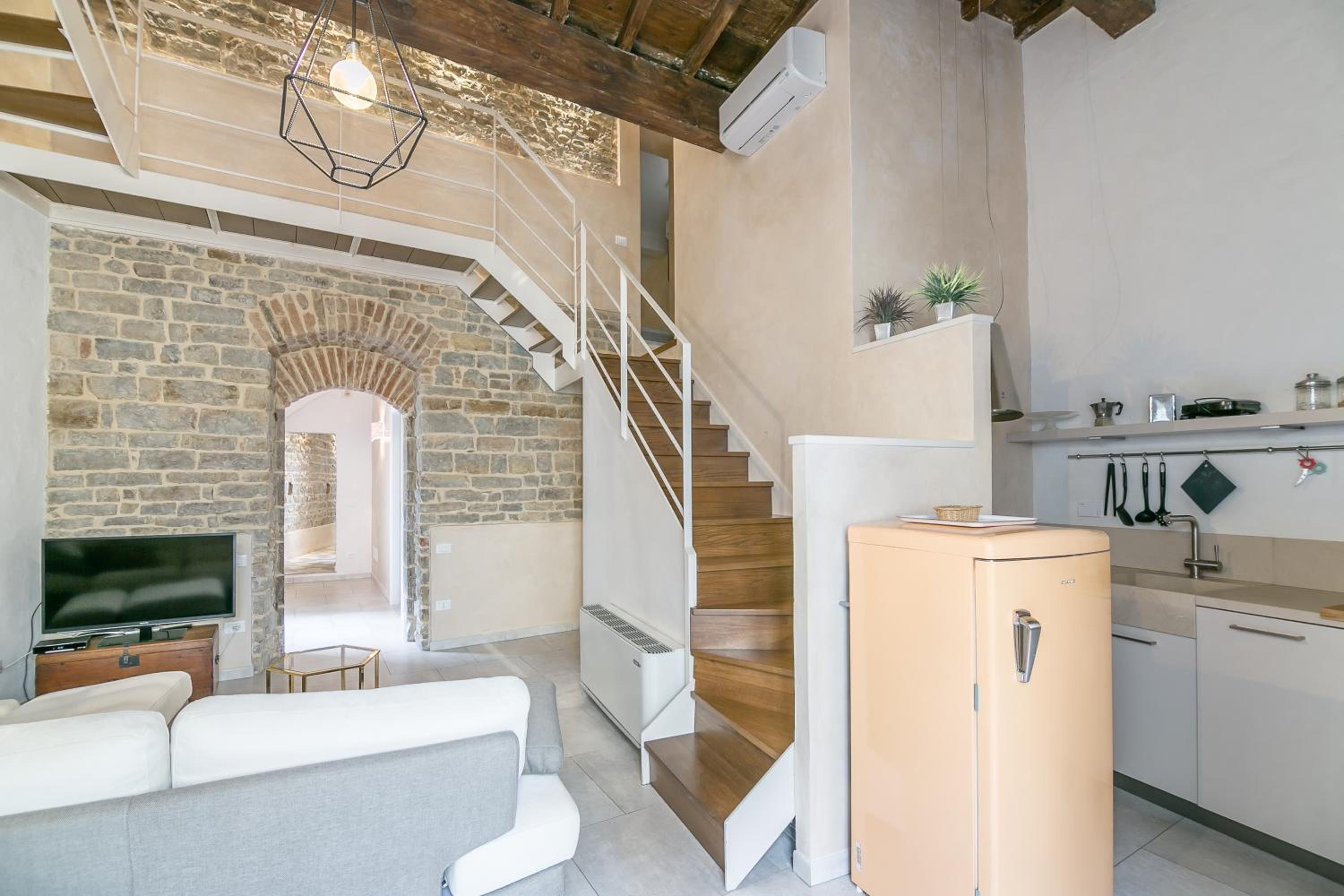 Historical stone house, in the amazing centre of Florence!