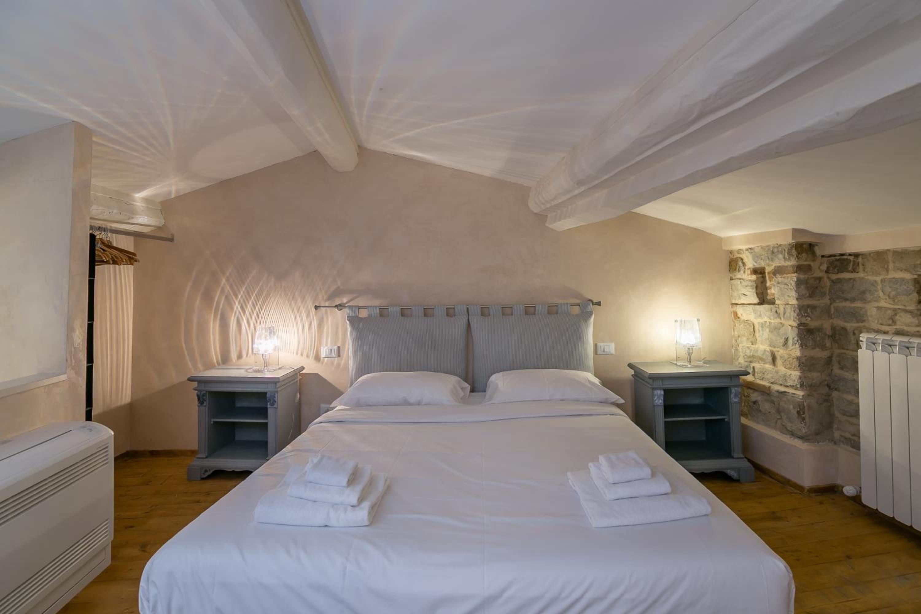 Historical stone house, in the amazing centre of Florence!