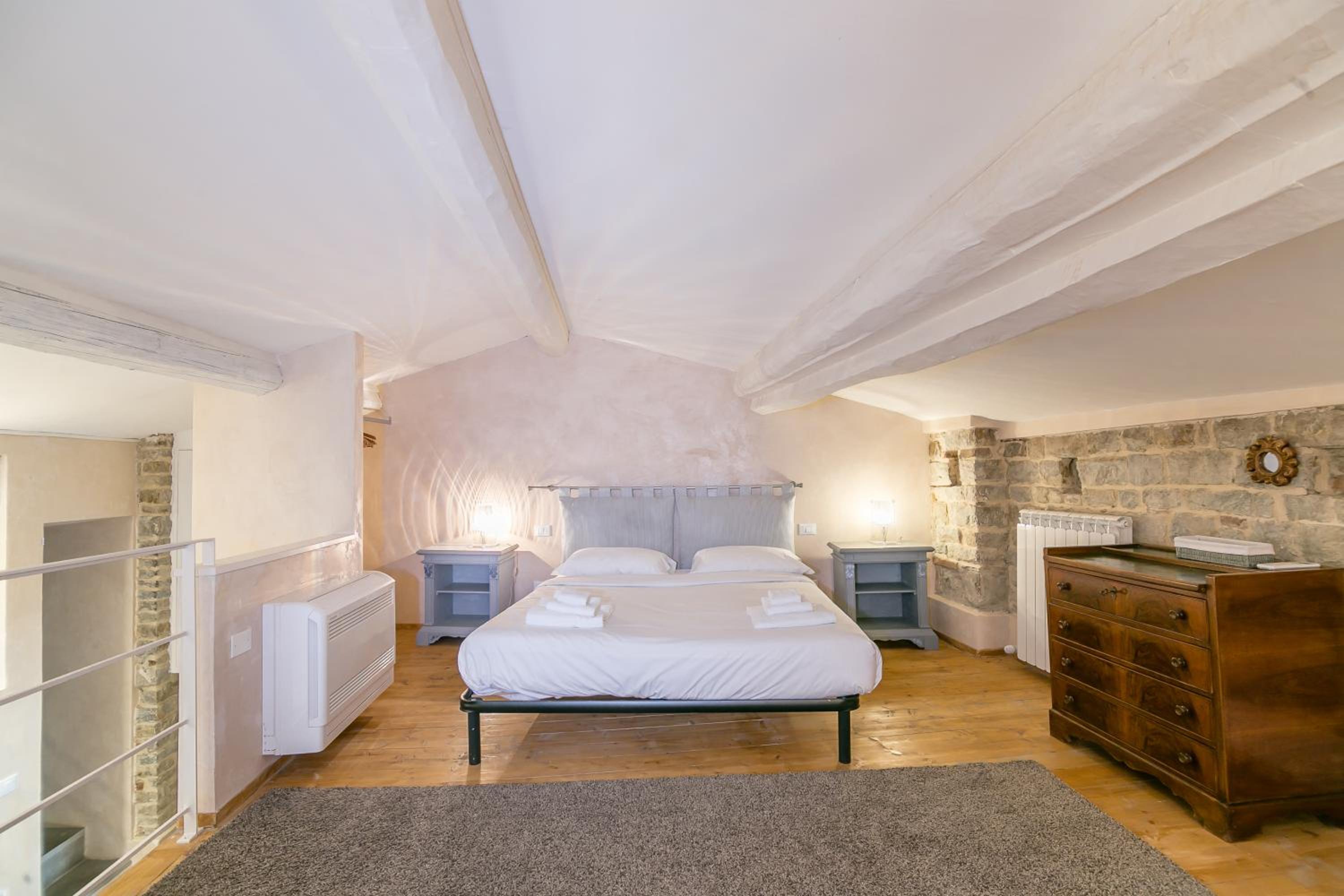 Historical stone house, in the amazing centre of Florence!