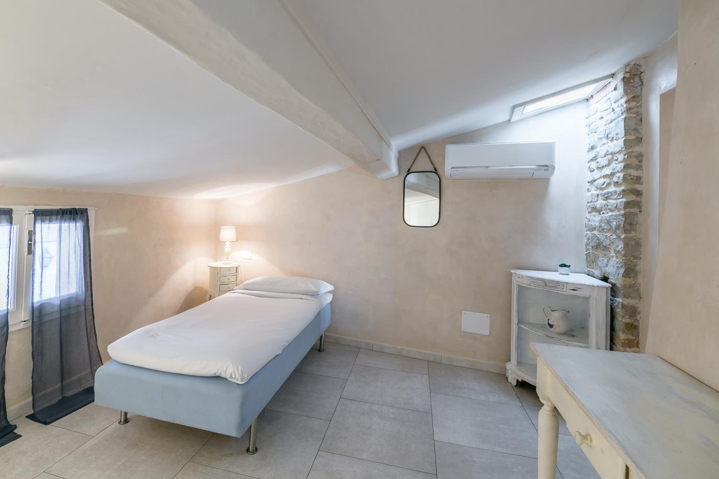 Historical stone house, in the amazing centre of Florence!