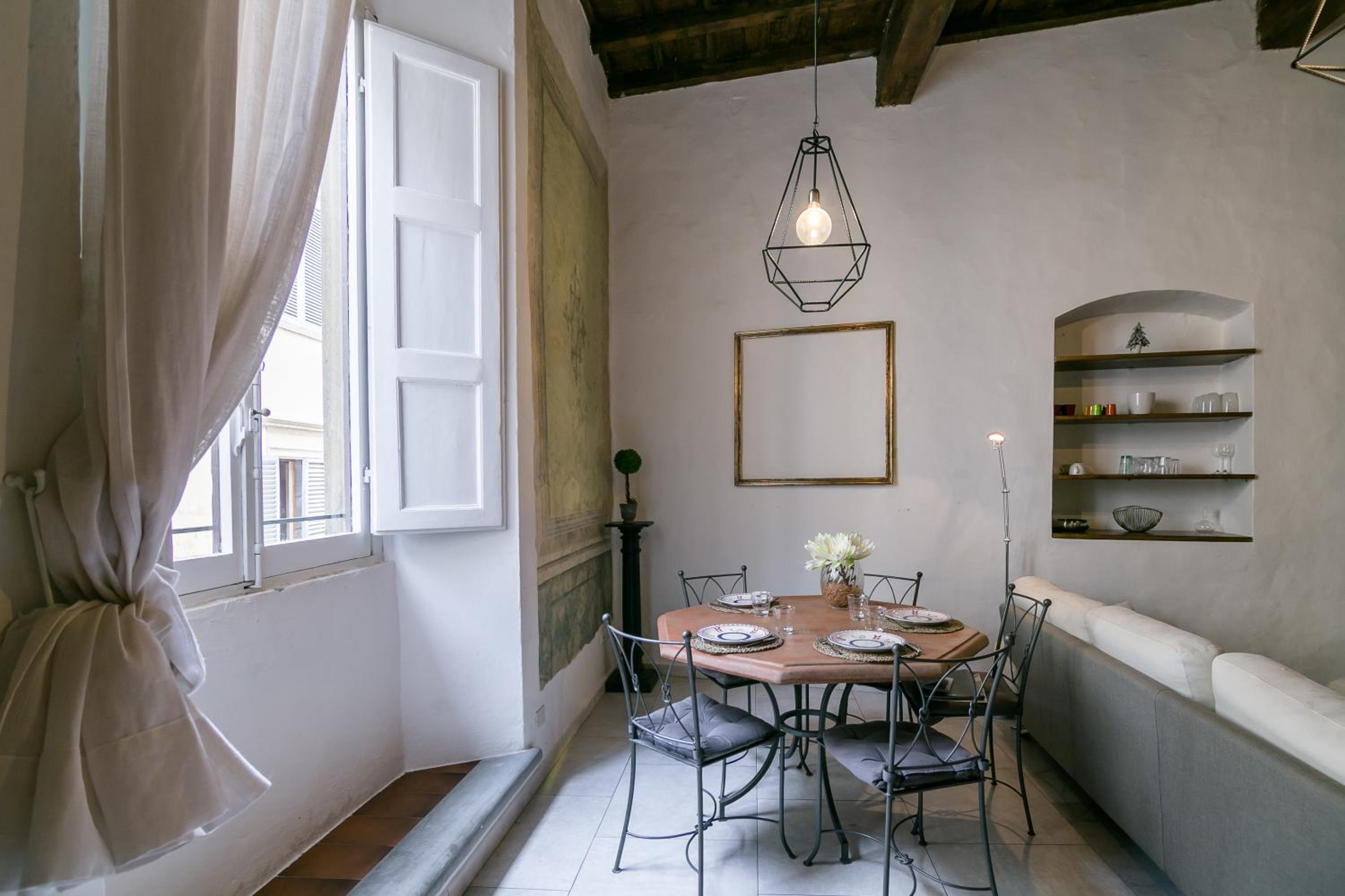 Historical stone house, in the amazing centre of Florence!