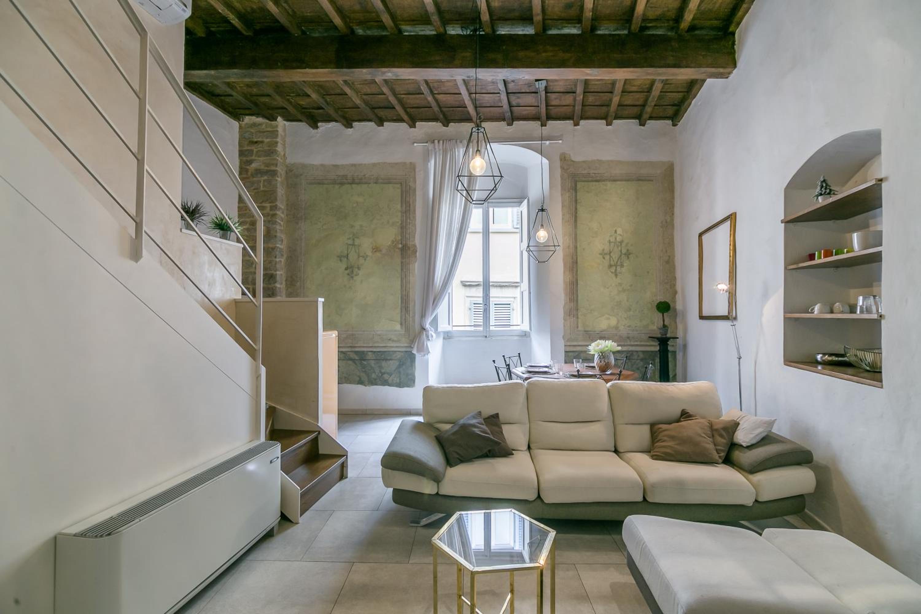 Historical stone house, in the amazing centre of Florence!