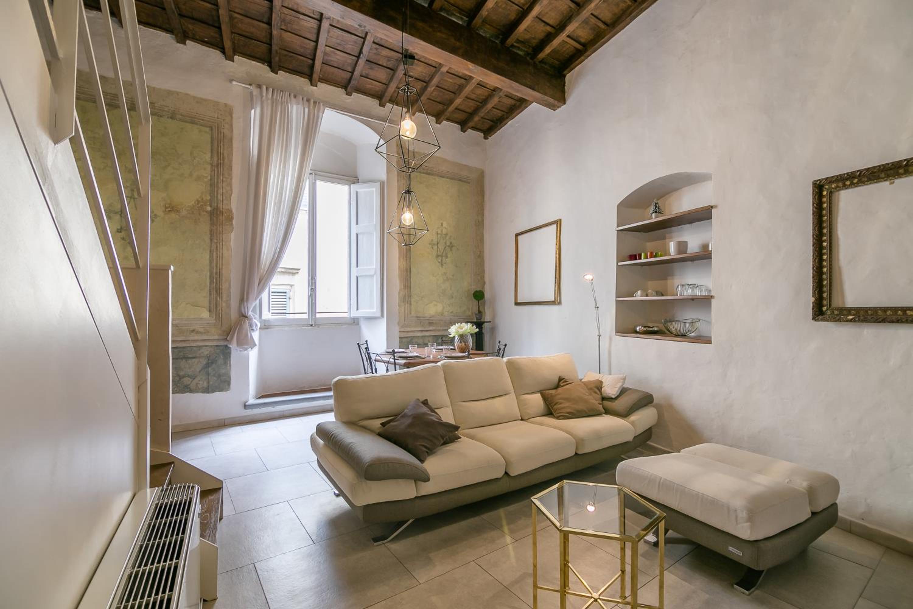 Historical stone house, in the amazing centre of Florence!