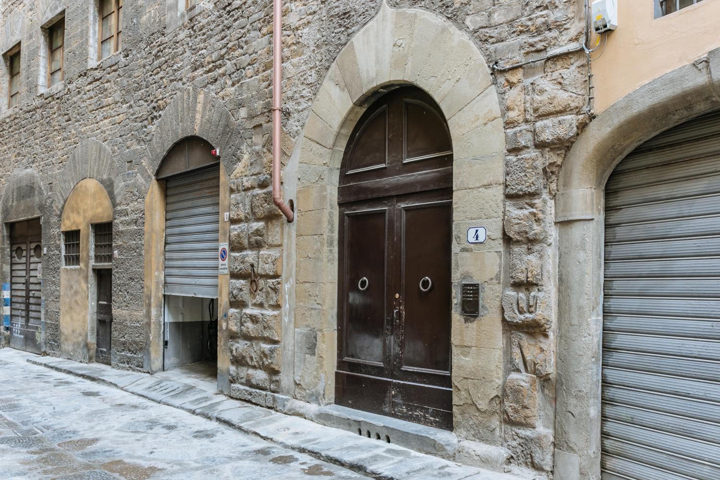 Historical stone house, in the amazing centre of Florence!