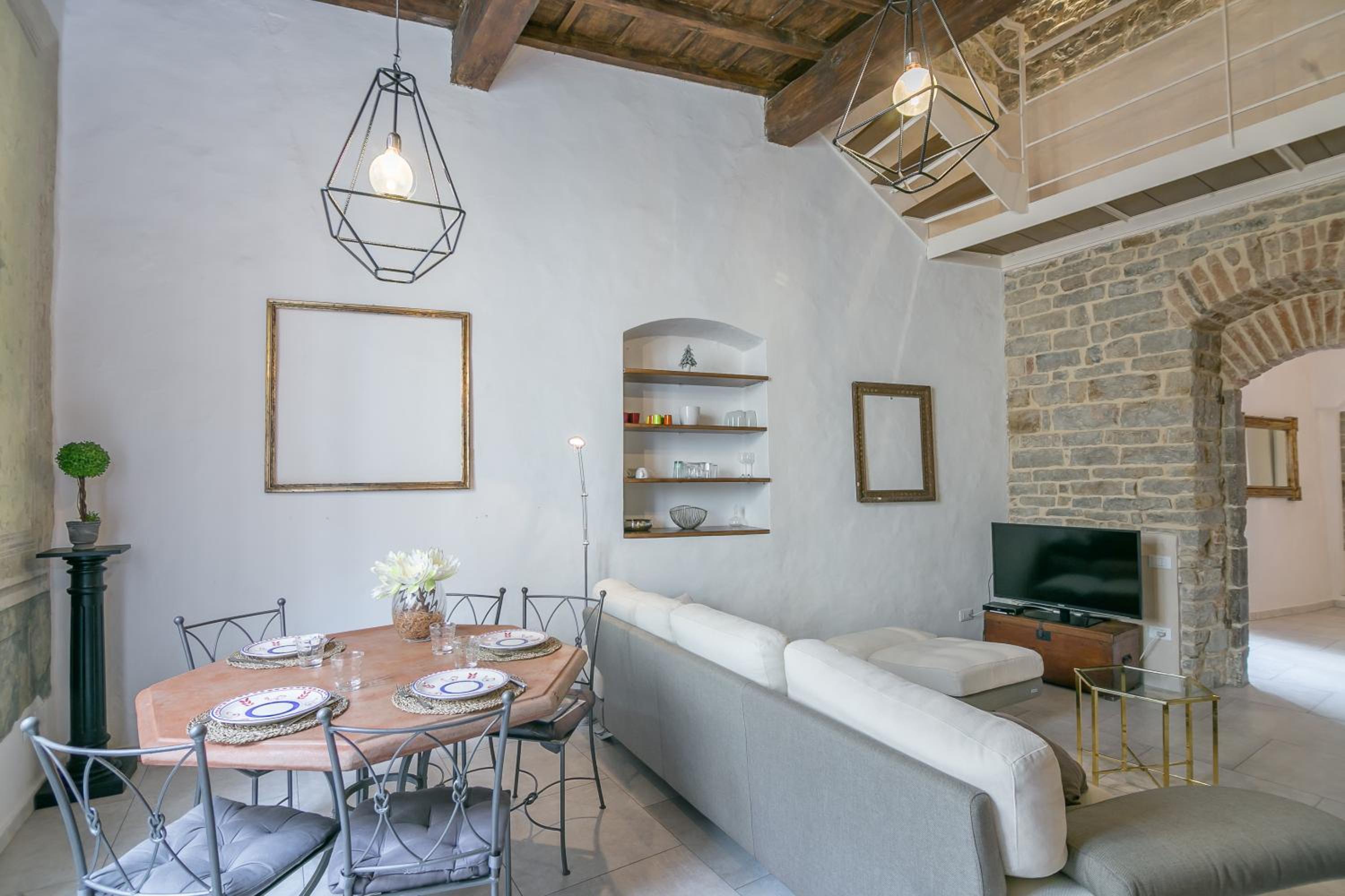 Historical stone house, in the amazing centre of Florence!