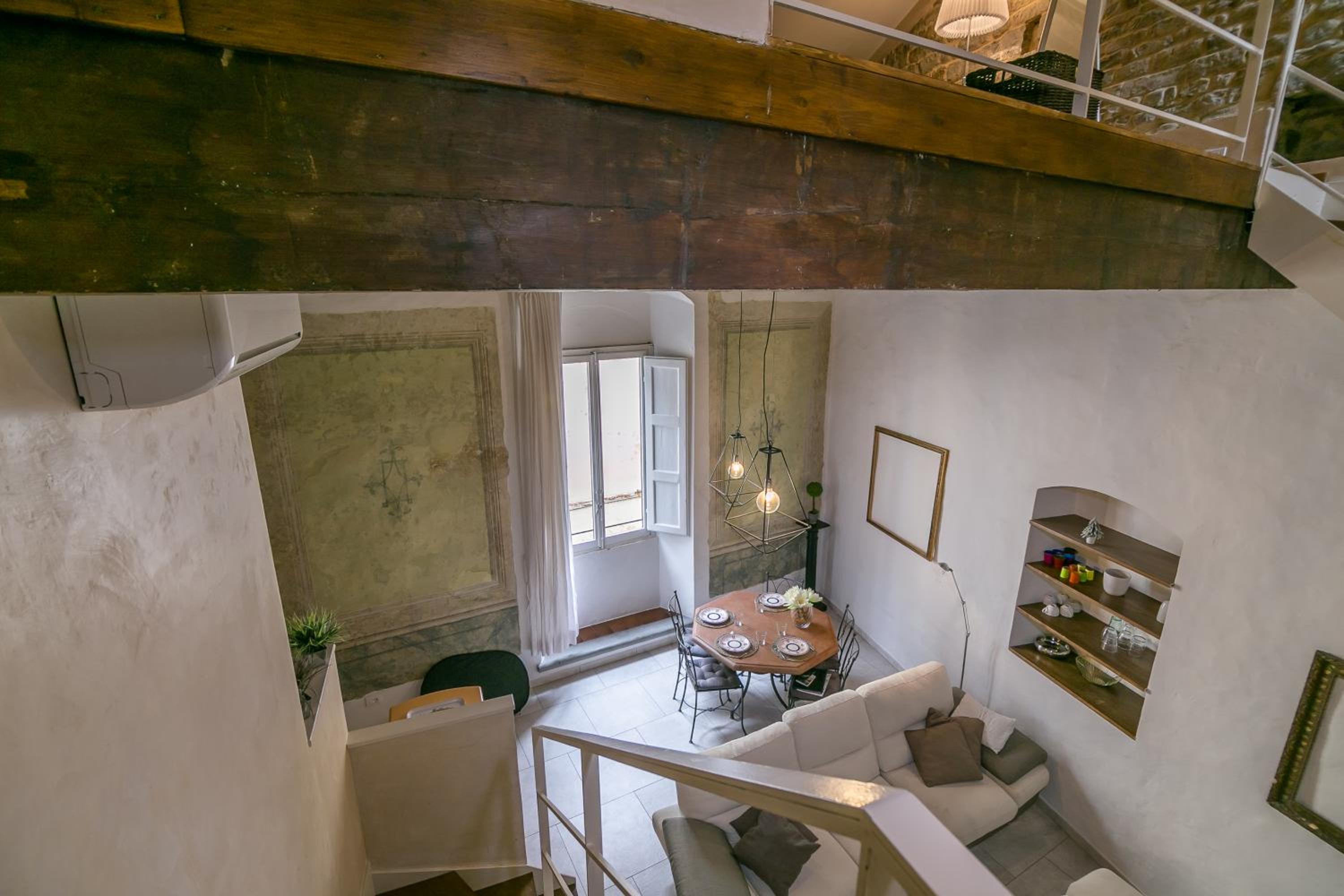 Historical stone house, in the amazing centre of Florence!