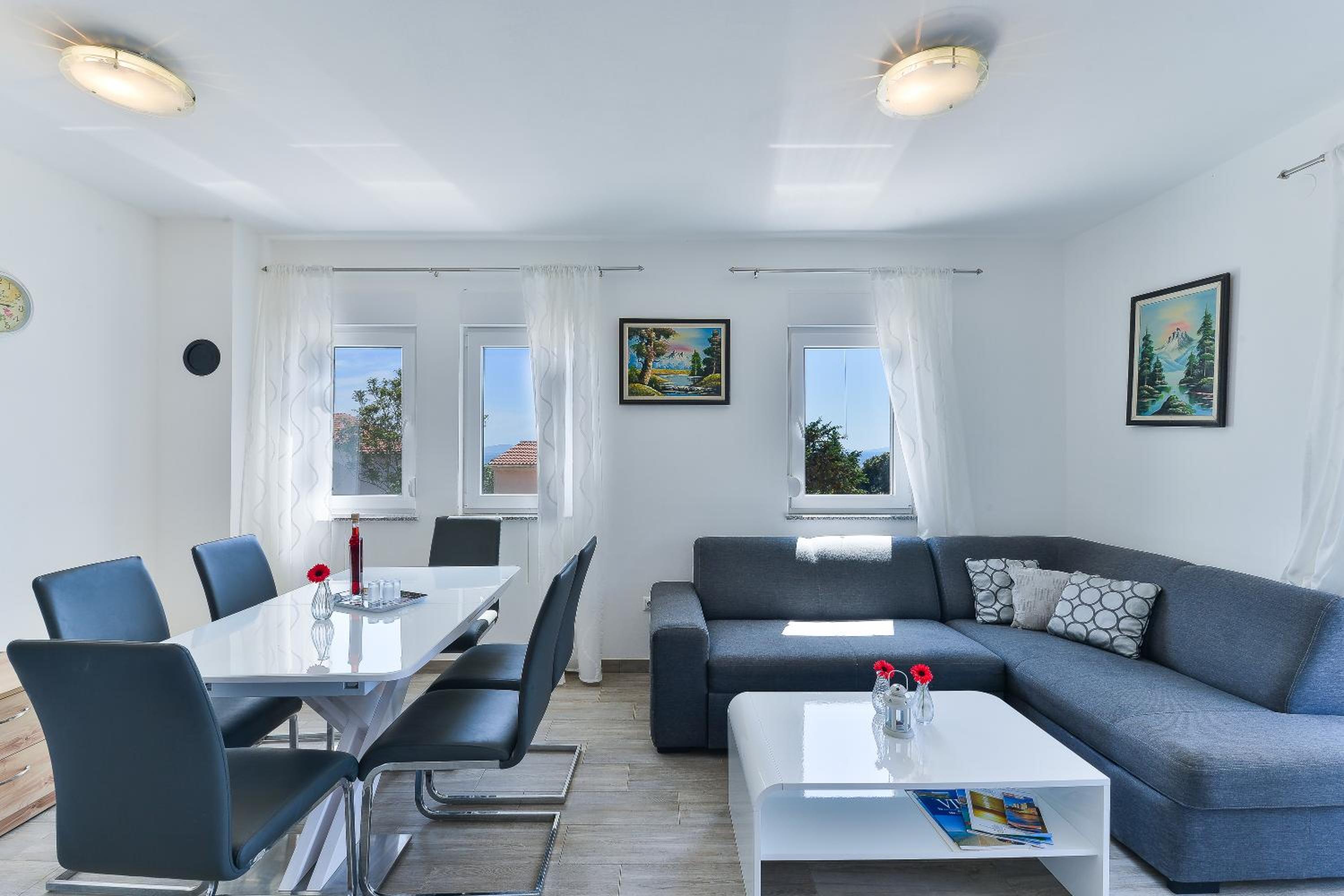 Crowonder Luxury Vir- 6 New Apartments for Families with Playground for Kids view 2